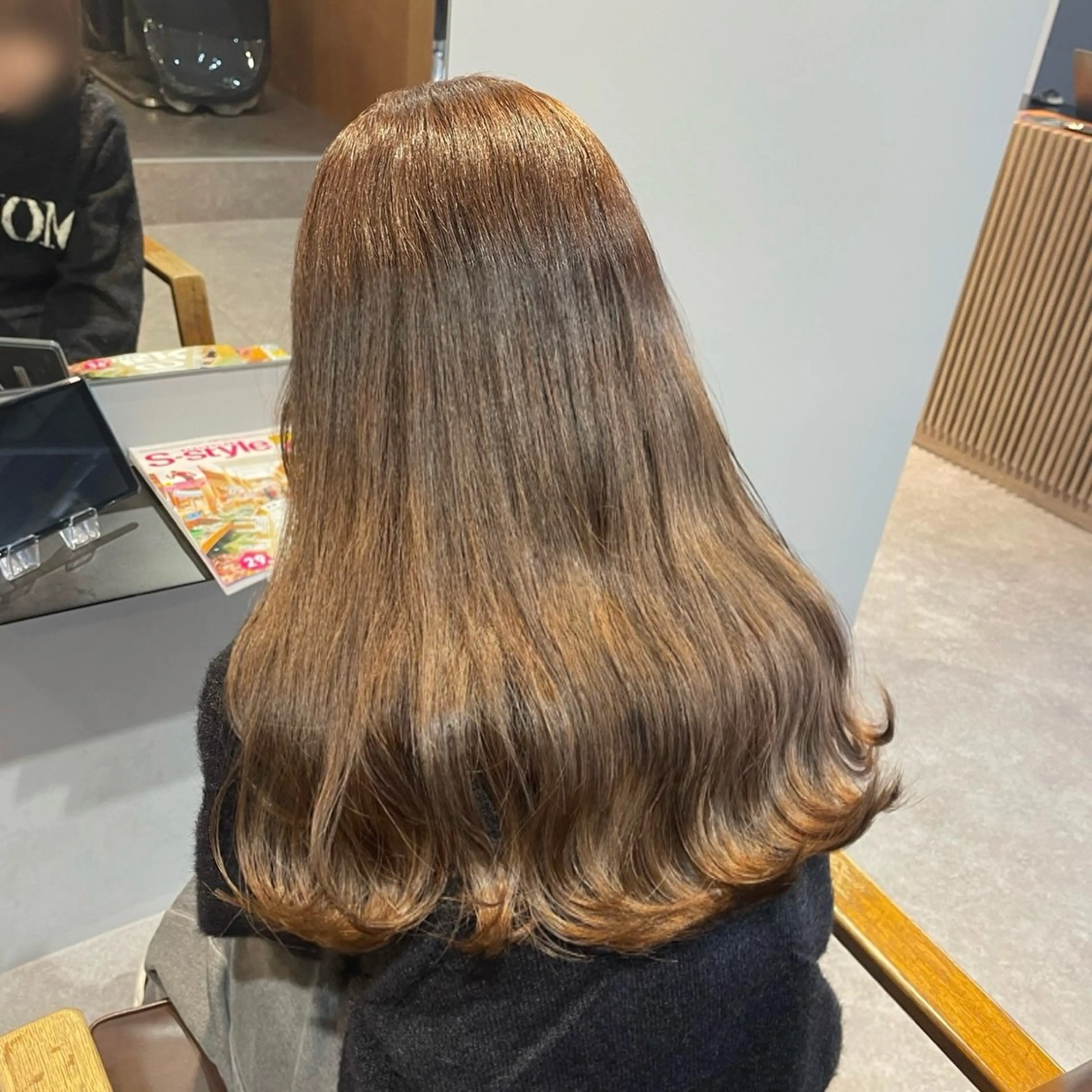 セミロング Mimi🎀ブリーチ なし透明感 Ｗカラーのヘアスタイル