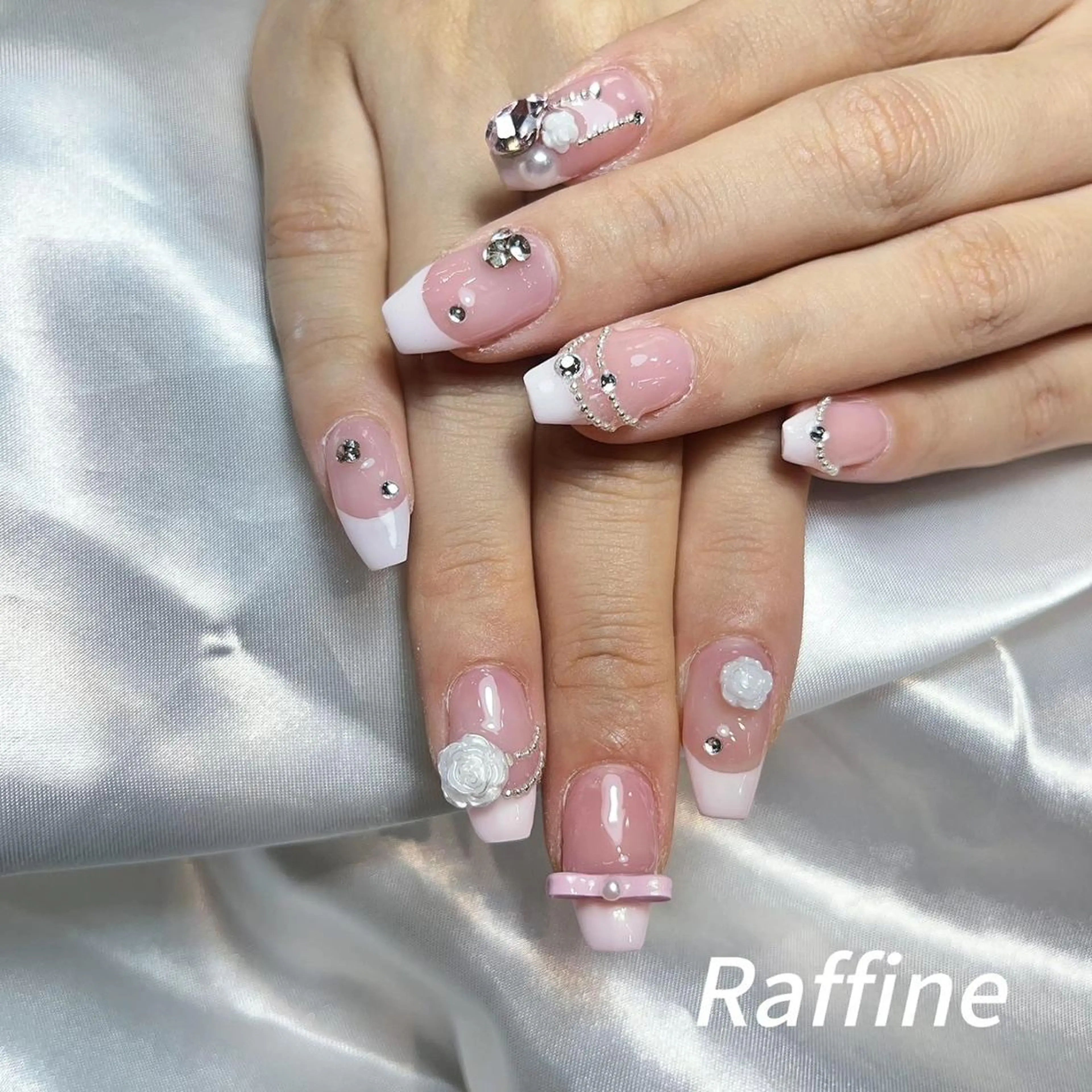 ネイル ハンドネイル RAFFINE haru🦋🩵のネイルデザイン