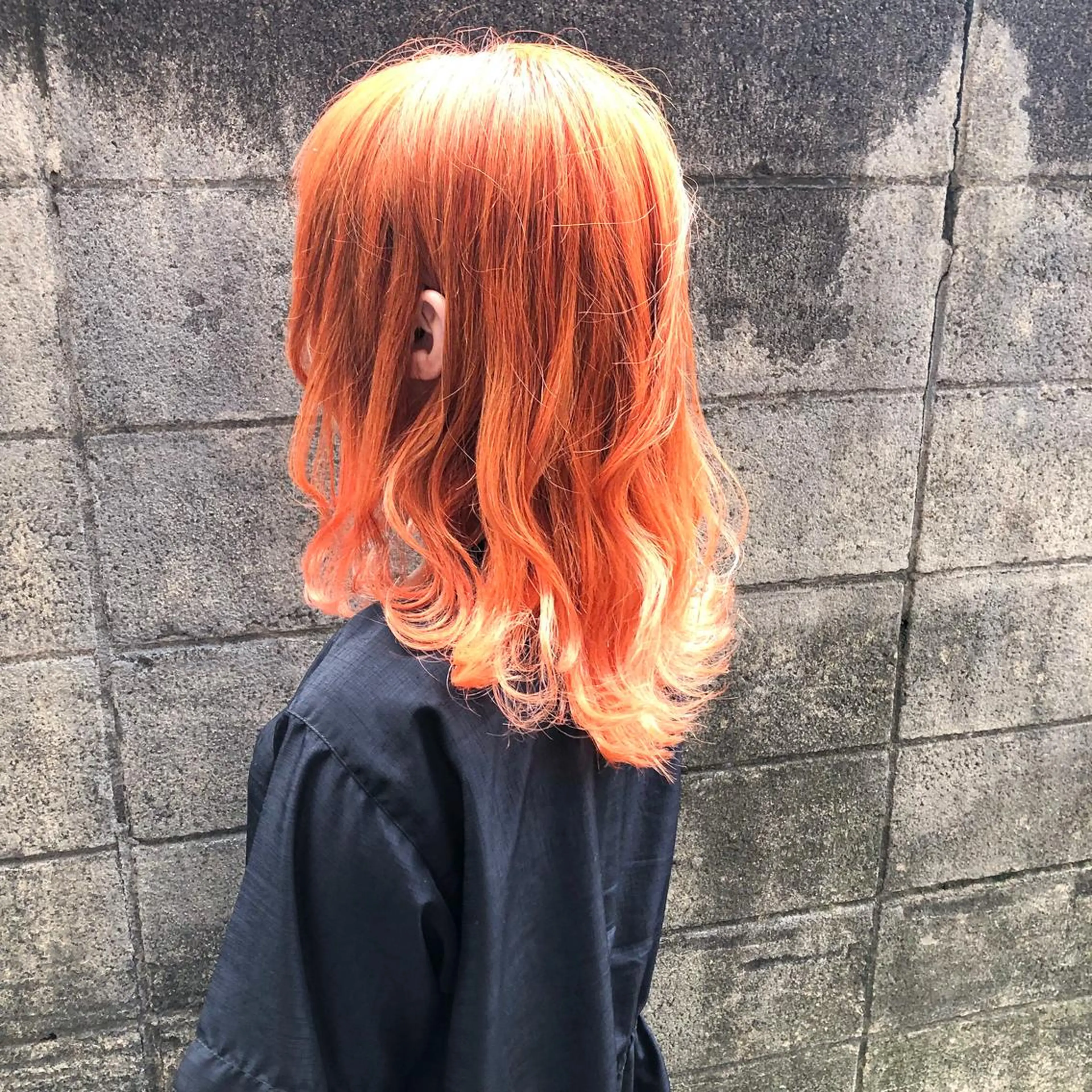 ミディアム カラー ブリーチ オレンジ 髪質改善、エクステ 山口卓哉のヘアスタイル