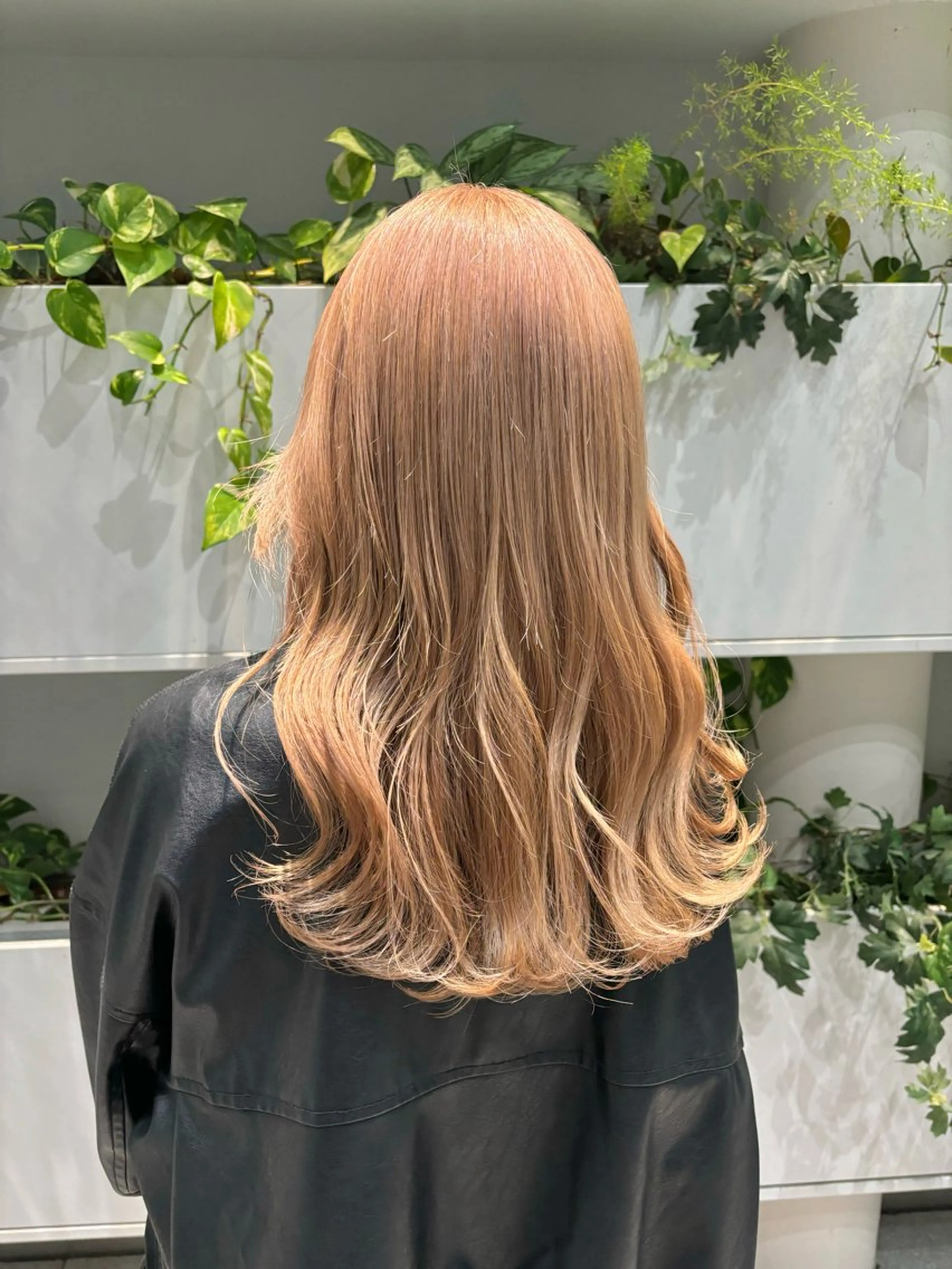 ミディアム カラー 縮毛矯正 くさかみさき🌼暖色 /耳つぼ/オタク🌼のヘアスタイル