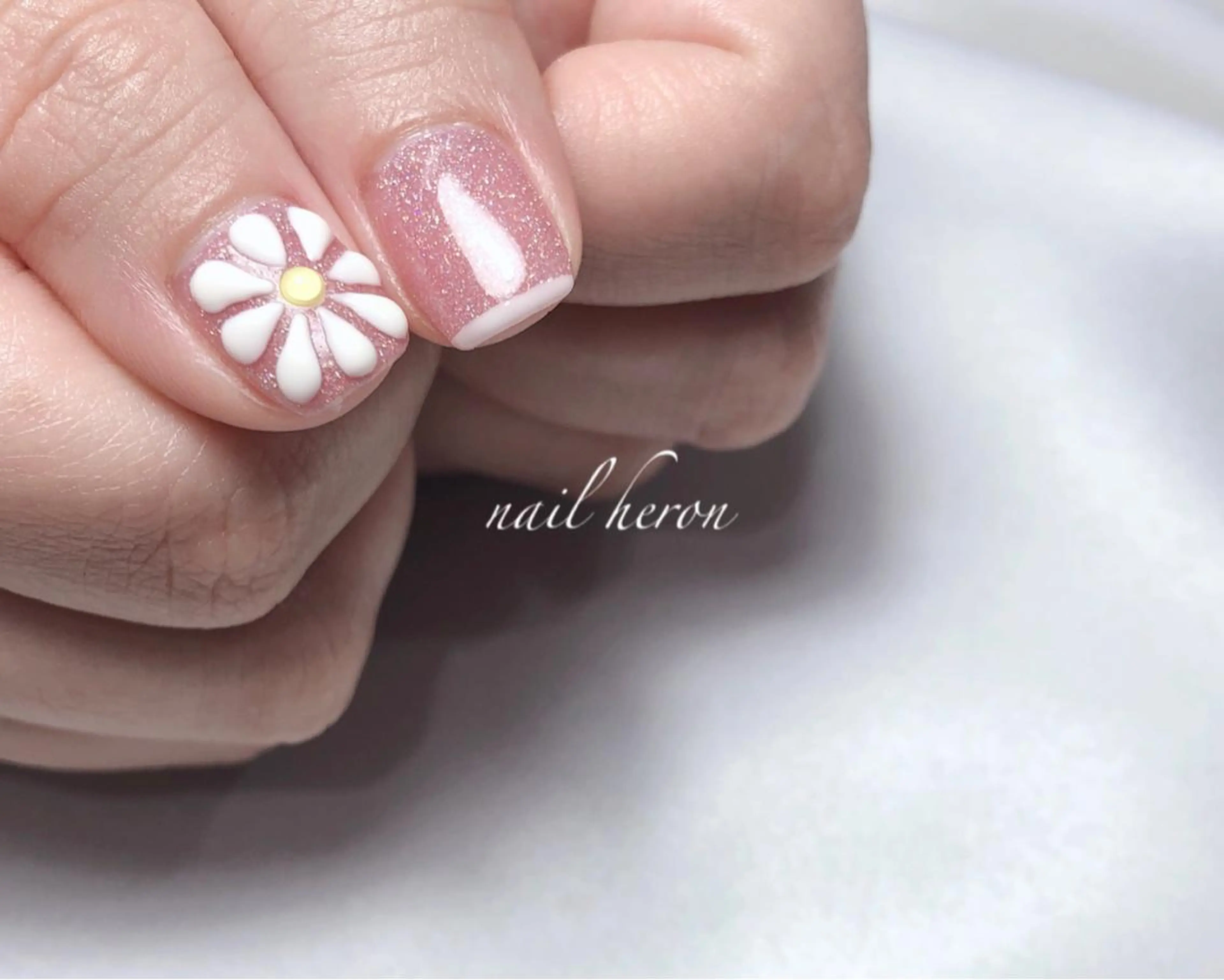 ネイル フラワーネイル ぷっくりネイル ハンドネイル saki_ nail heronのネイルデザイン