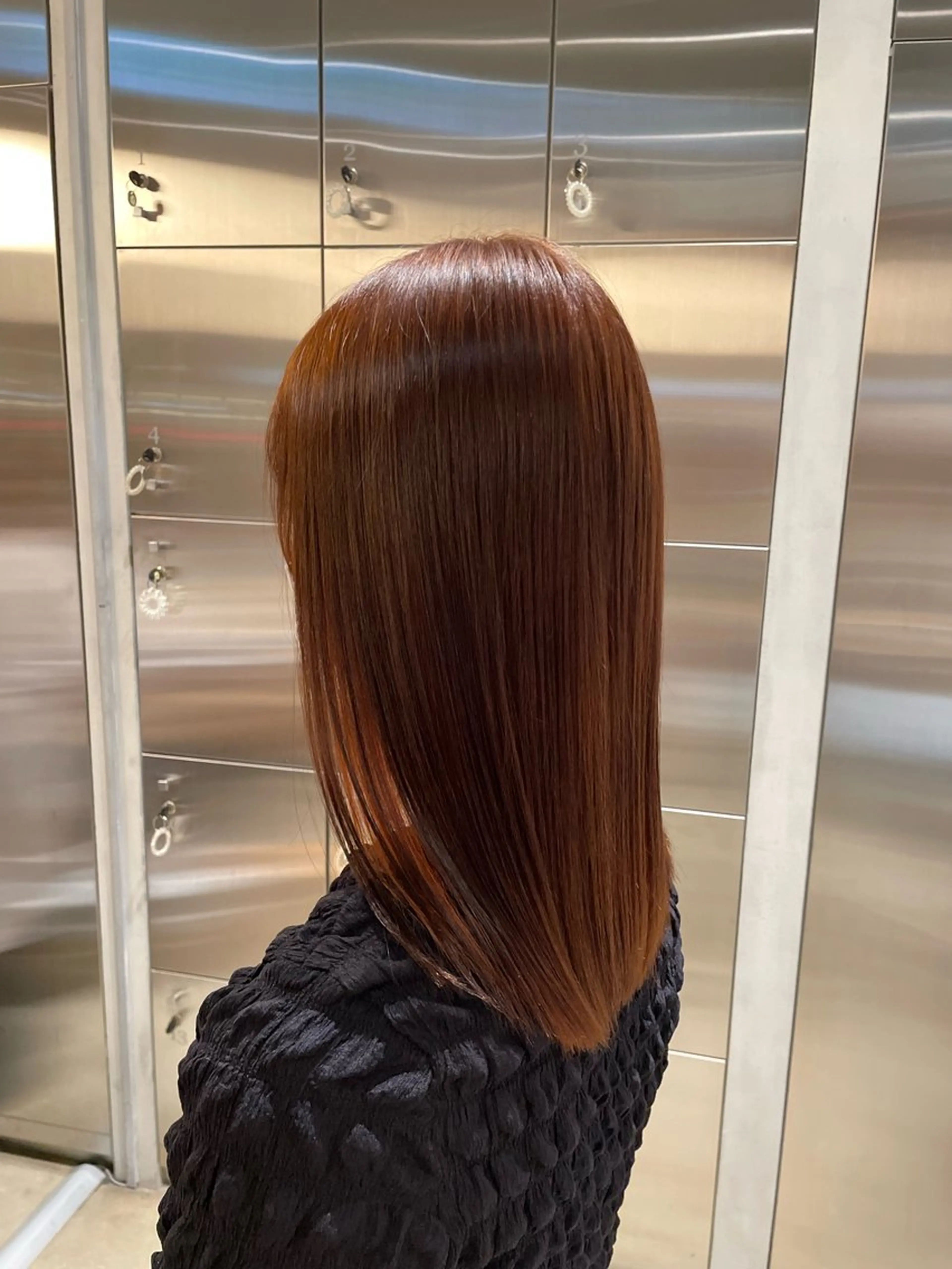 セミロング カラー ブラウンカラー オレンジ オレンジブラウン 樋口 花穂のヘアスタイル