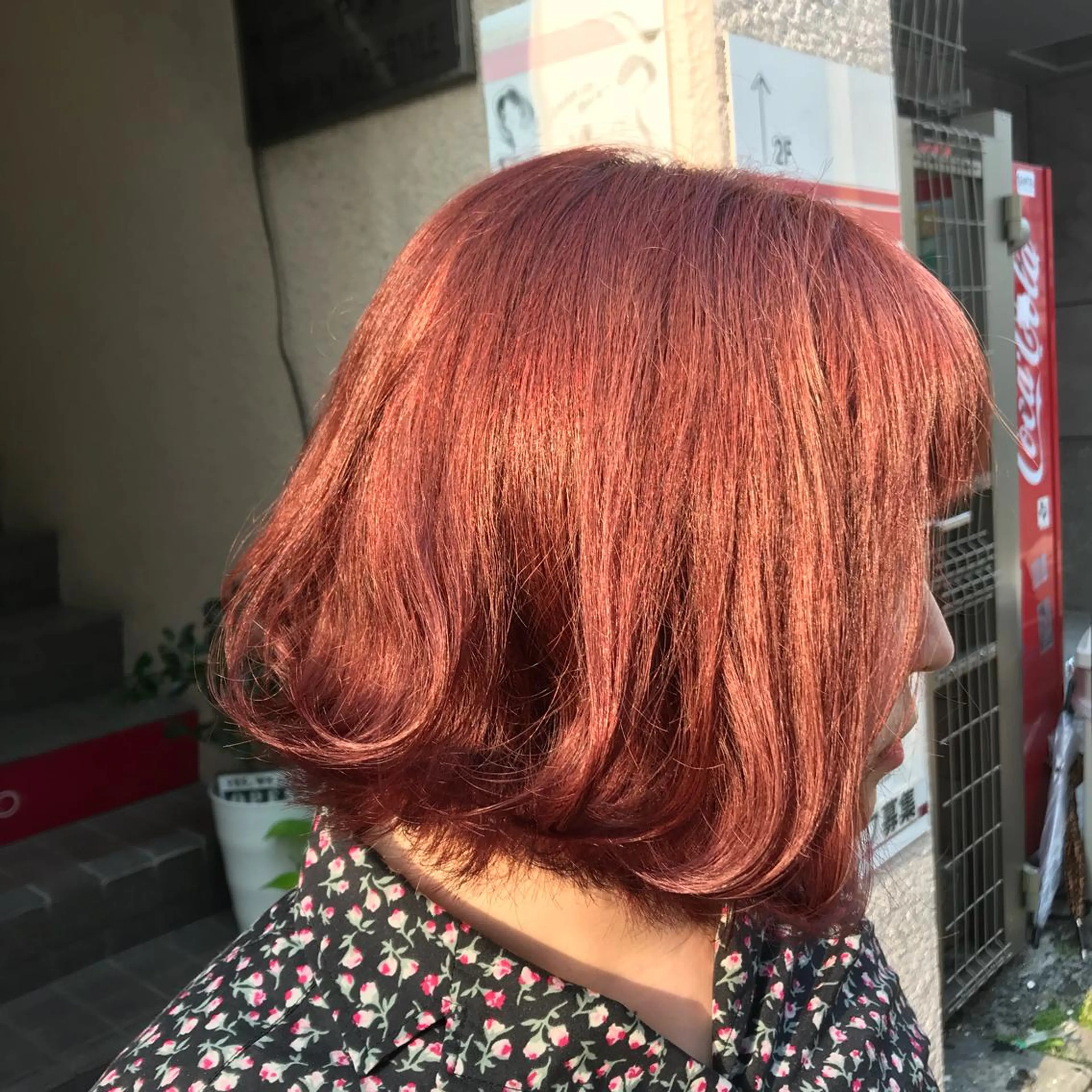 ショート カラー ブリーチ ピンクカラー レッドカラー 長谷川 誠志のヘアスタイル
