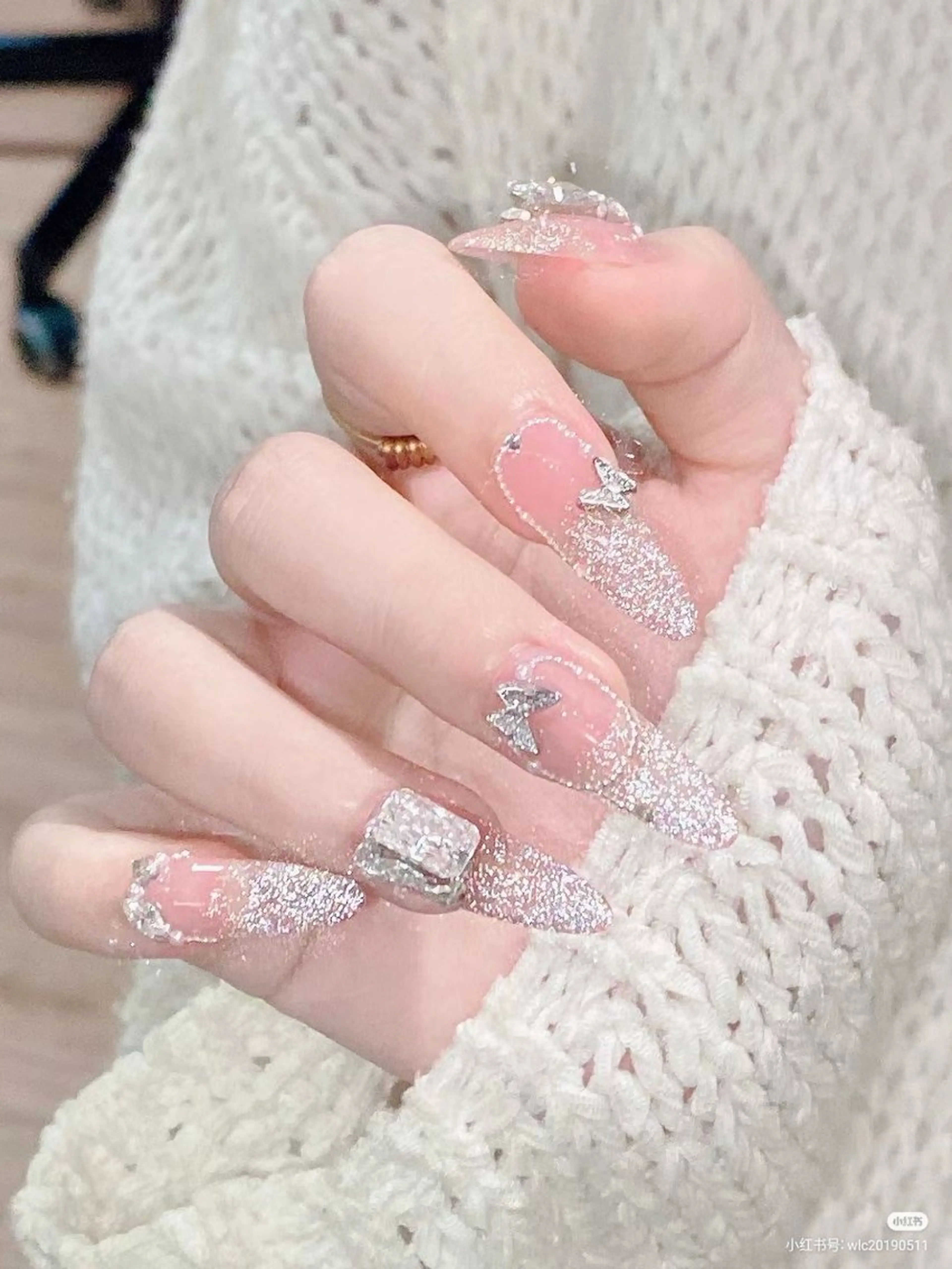カラー グラデーションカラー ピンクカラー ハンドネイル AIN Nailのネイルデザイン