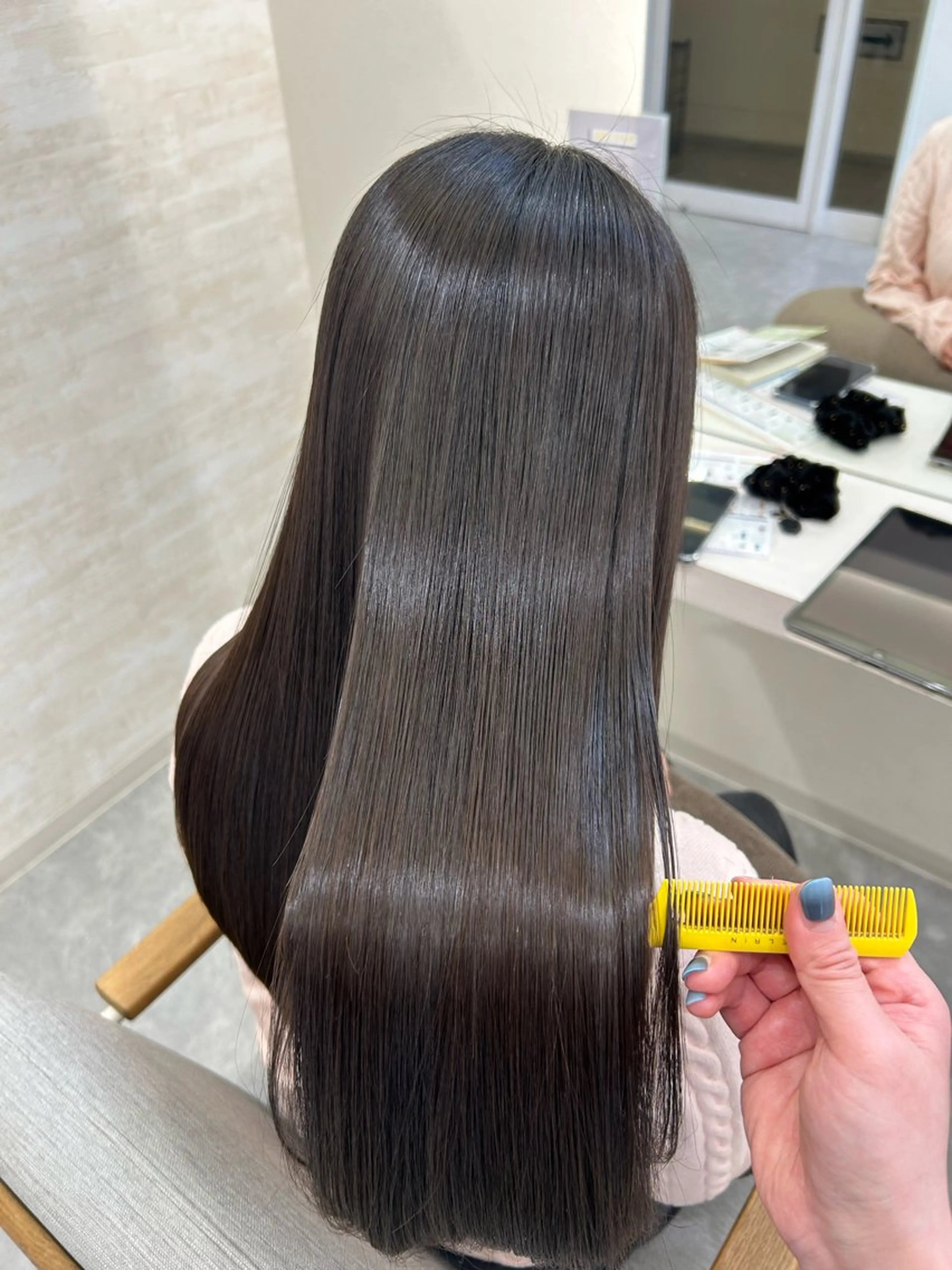 ロング カット トリートメント 髪質改善&艶感カラー 🪄岡井美結のヘアスタイル