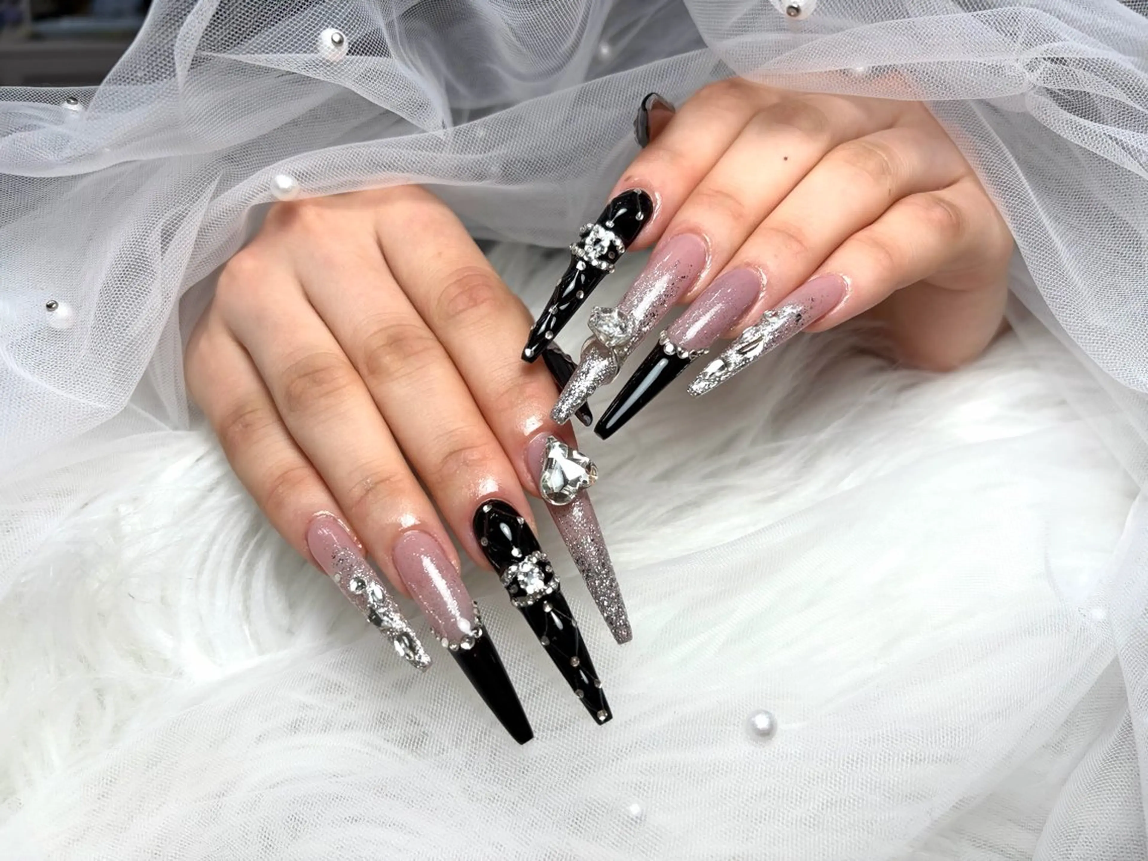 ネイル アートネイル 長さ出し ジェルネイル マグネットネイル ニュアンスネイル ハンドネイル Cloudy Chan Nailのネイルデザイン
