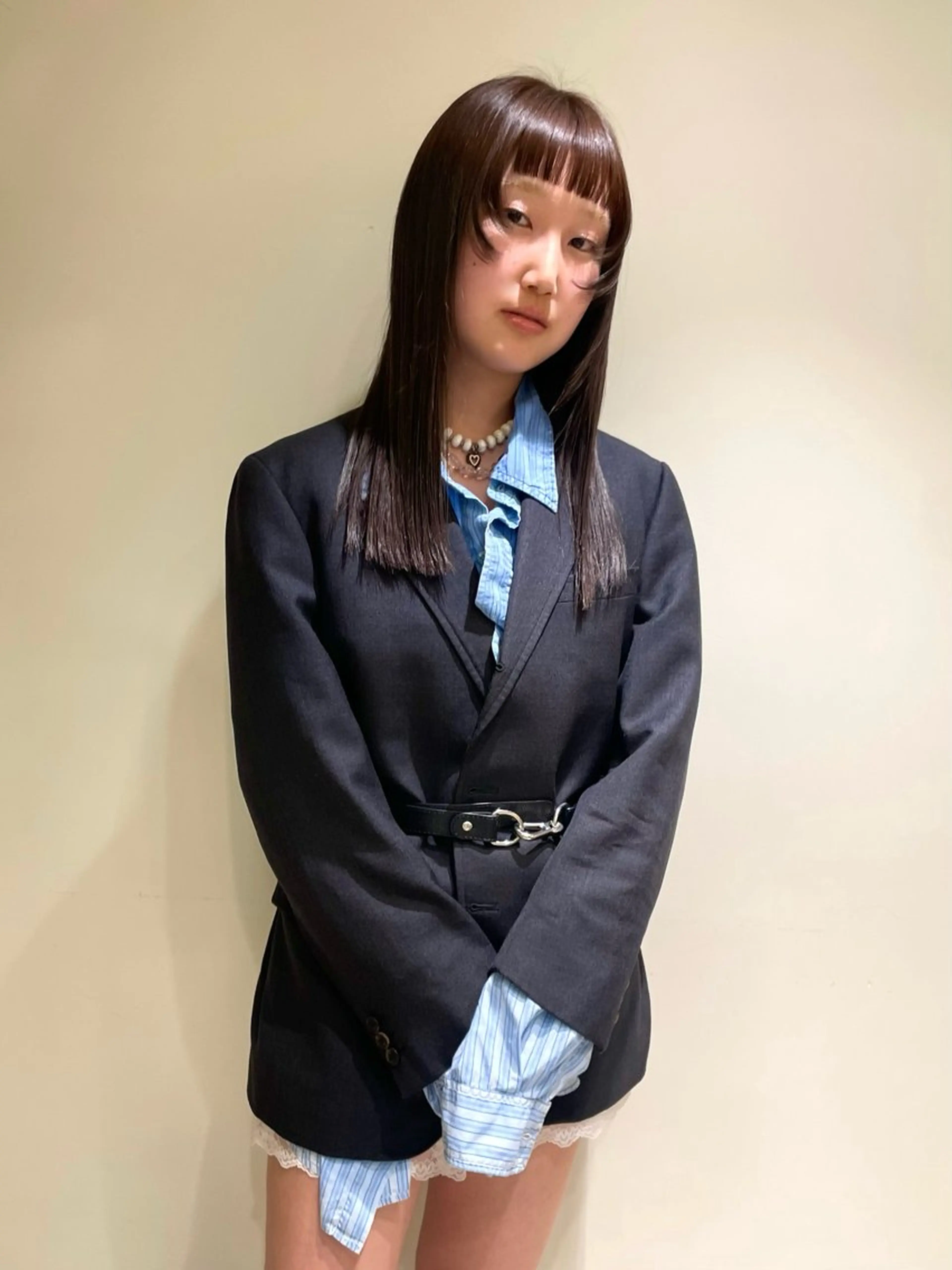 セミロング ハイレイヤー レイヤーカット オン眉 カット 熊崎 葵のヘアスタイル