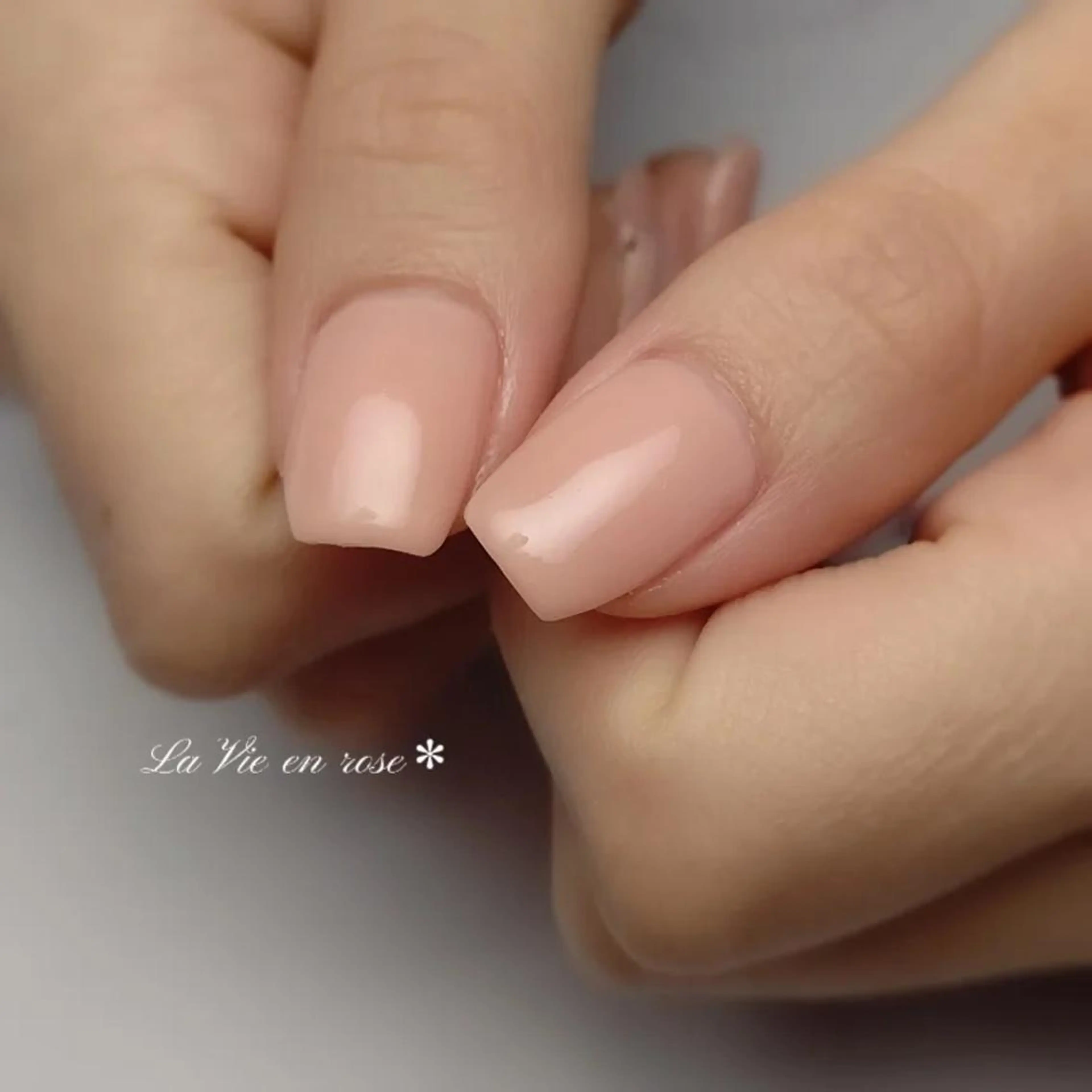 ネイル ワンカラーネイル ラヴィアン ローズのネイルデザイン