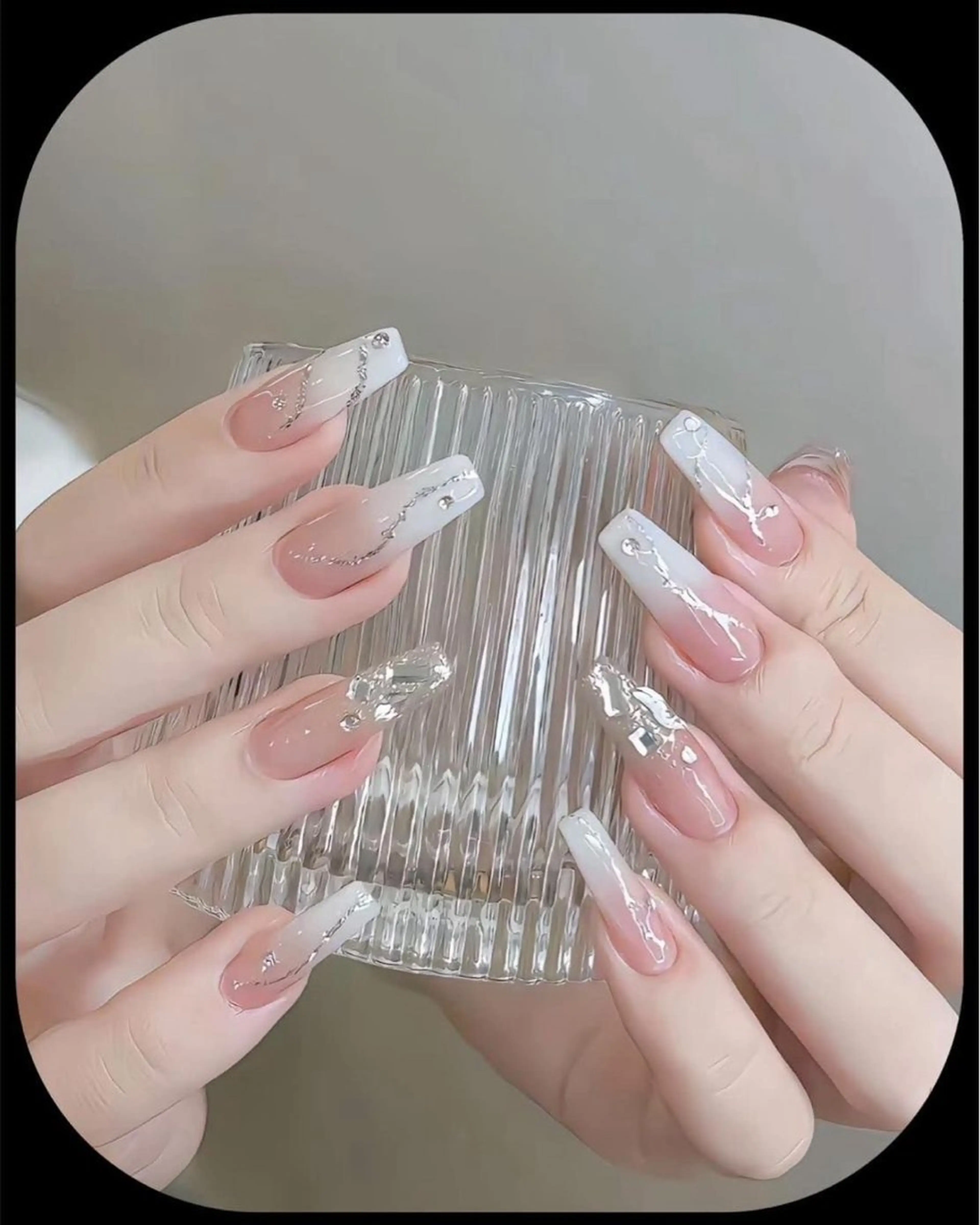 カラー グラデーションカラー ピンクカラー ハンドネイル AIN Nailのネイルデザイン