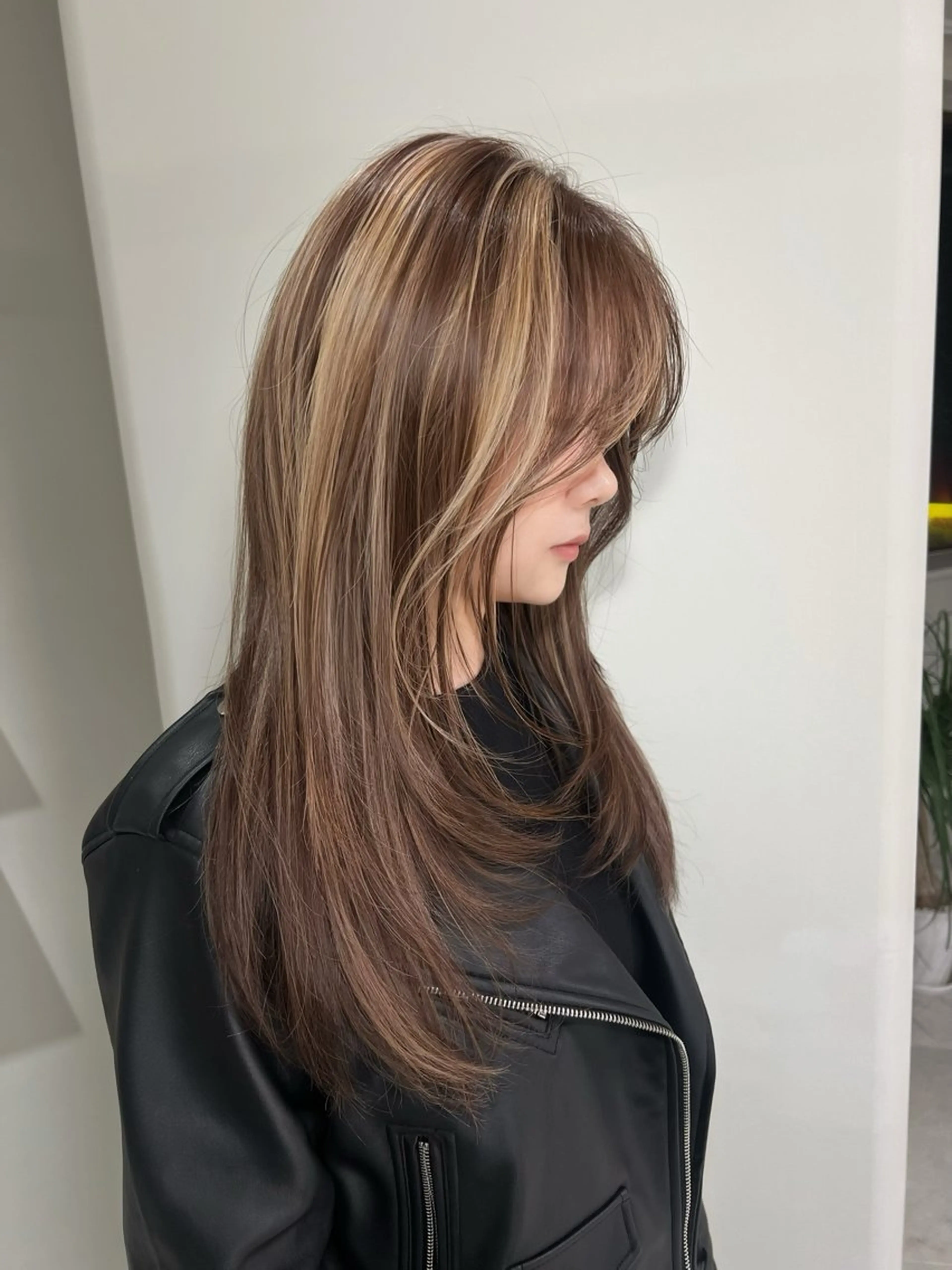 ロング カラー ブリーチ デザインカラー ハイライトカラー ハイライト RIN🪐 ウルフ／ハイトーンのヘアスタイル