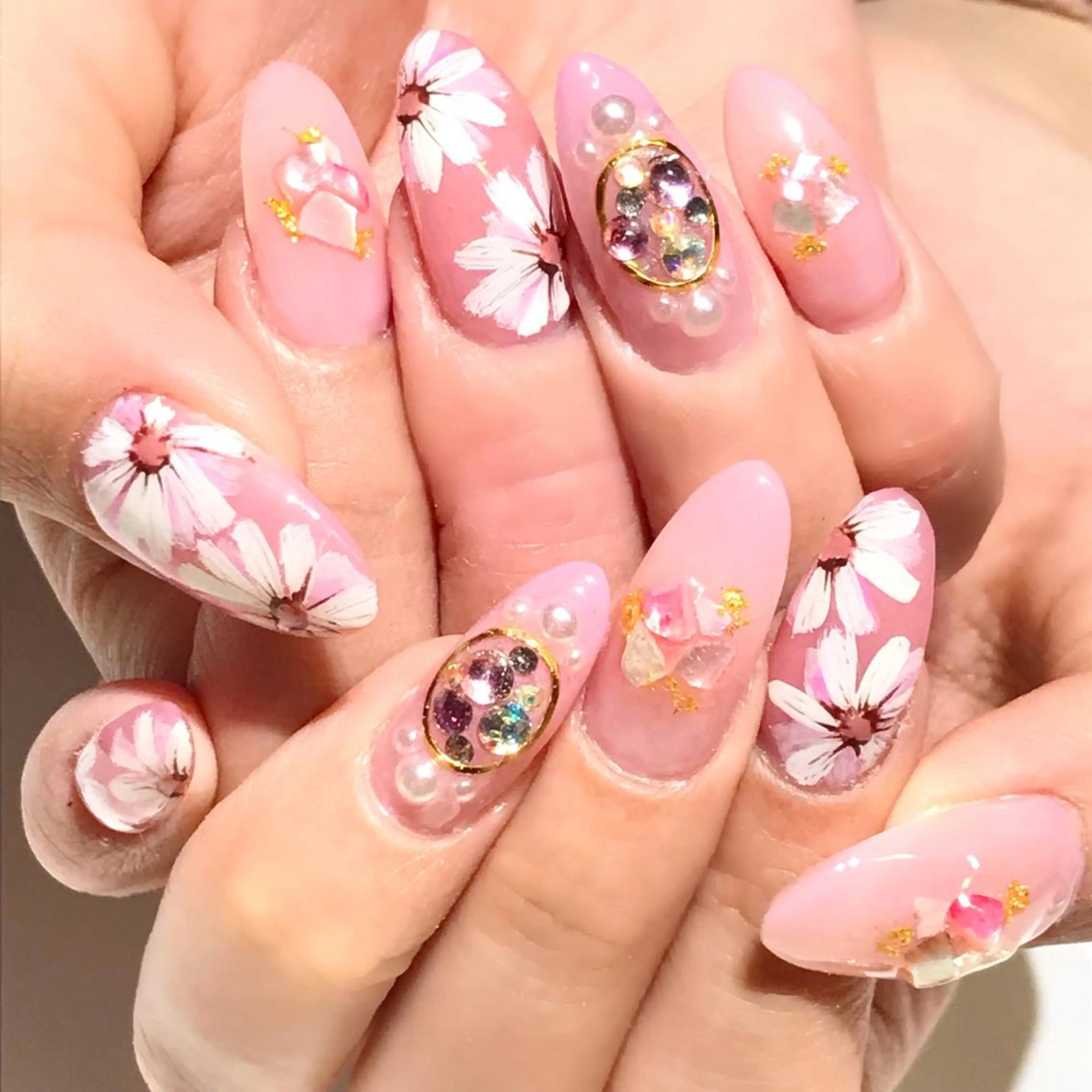 ネイル ジェルネイル YUN 💅のネイルデザイン