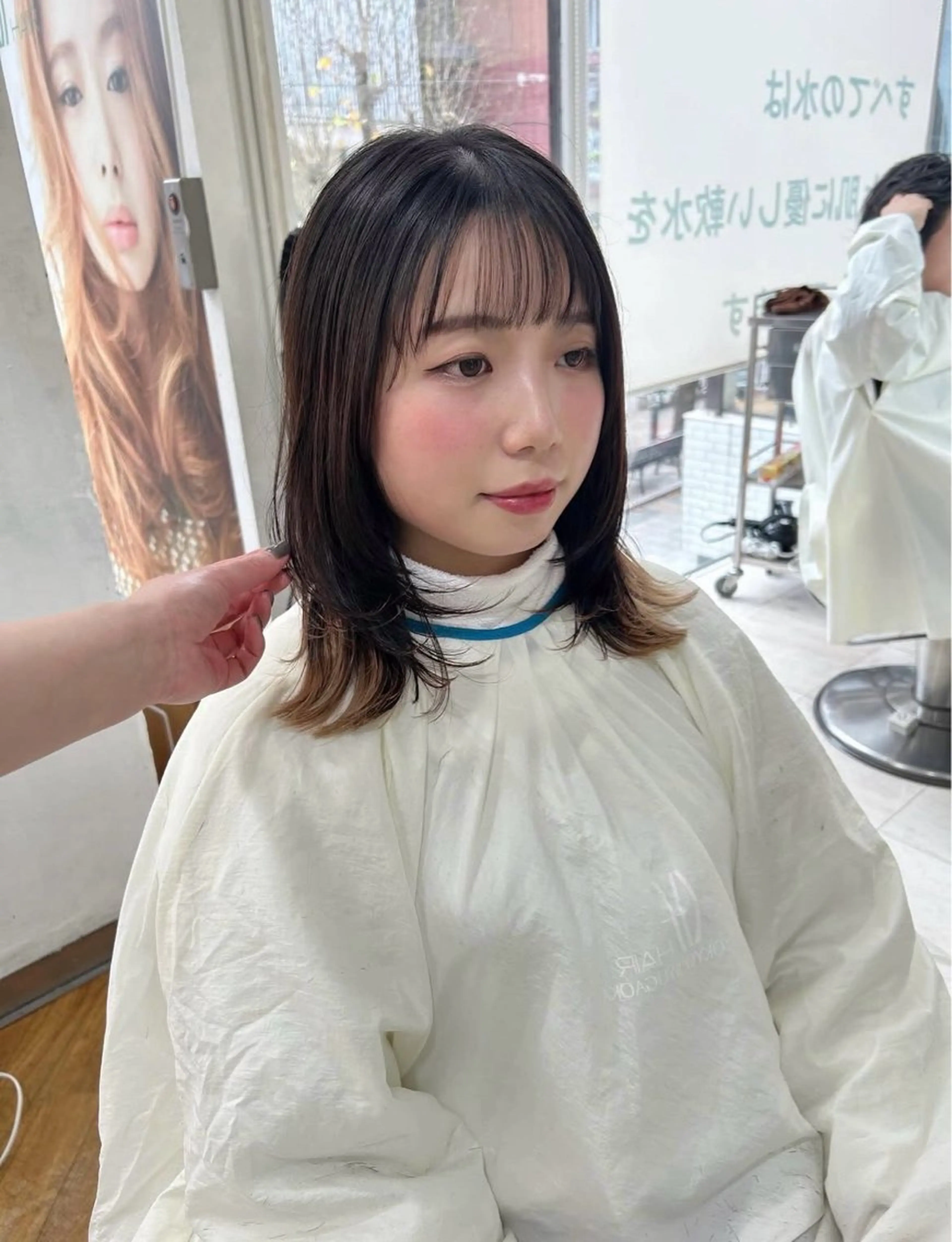 ミディアム ミディアムレイヤー レイヤーカット カット ありむらもえ/ 透明感カラーのヘアスタイル