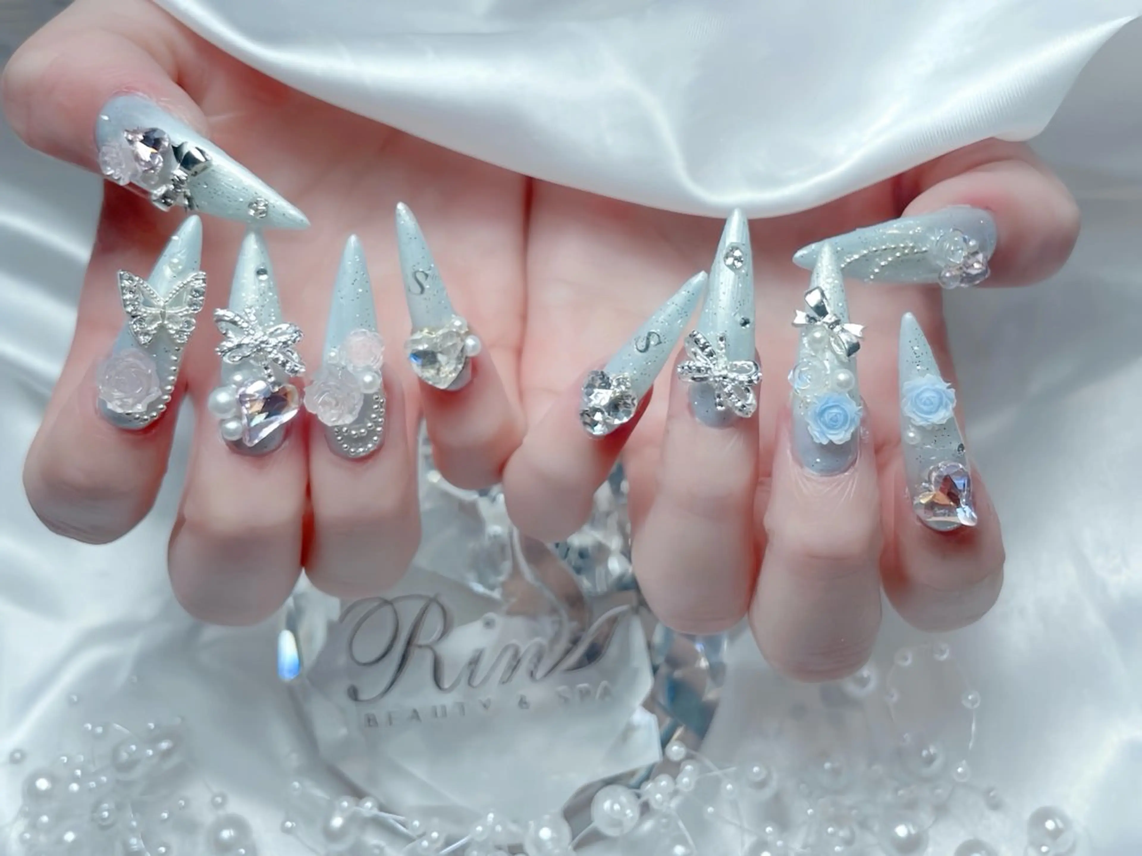 ネイル オーロラネイル ジェルネイル 韓国ネイル ロングネイル マグネットネイル ハンドネイル Rin Nail Shinokuboのネイルデザイン