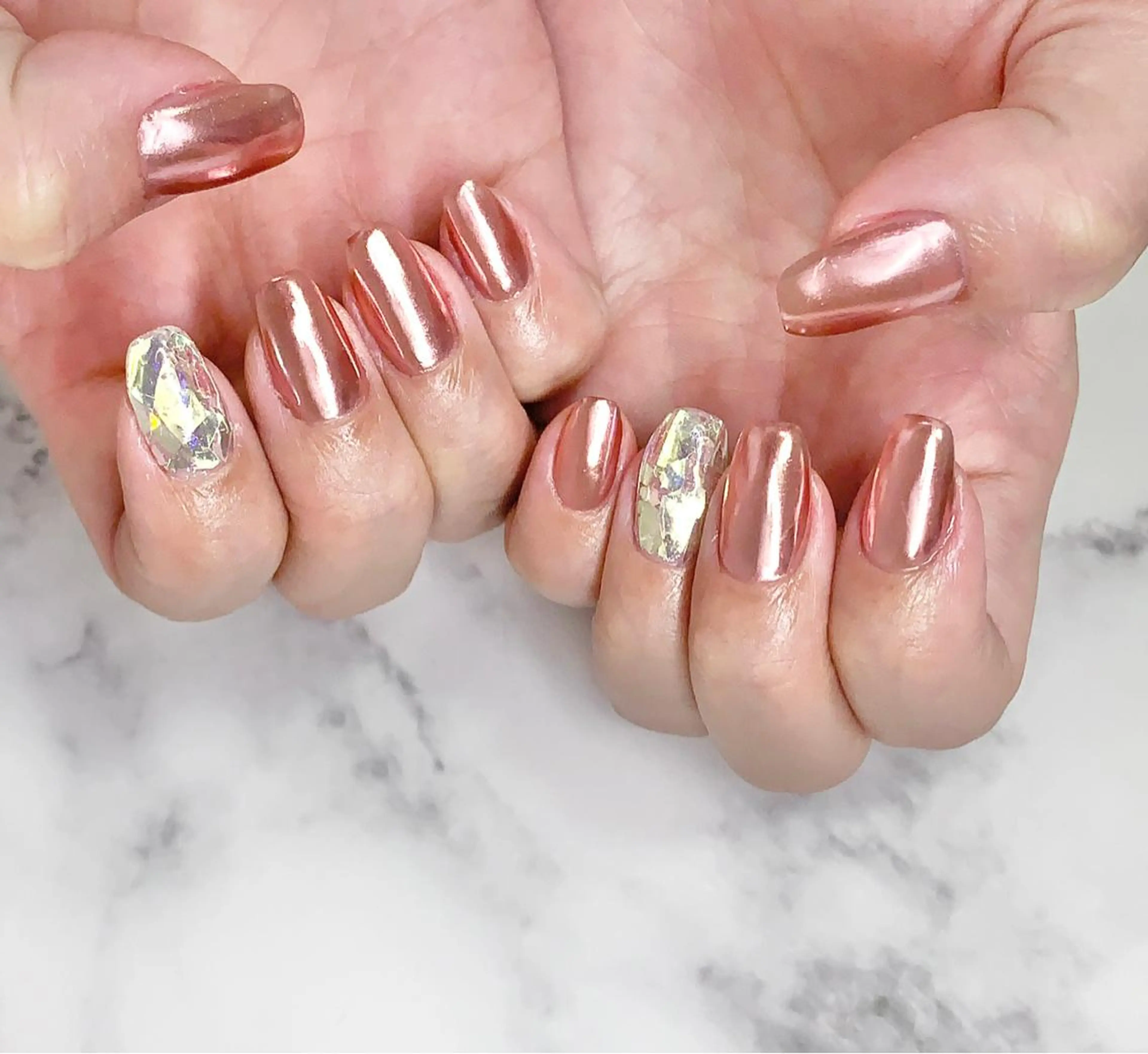 ミディアム ネイル キラキラネイル ミラーネイル シンプルネイル ハンドネイル R nailのネイルデザイン