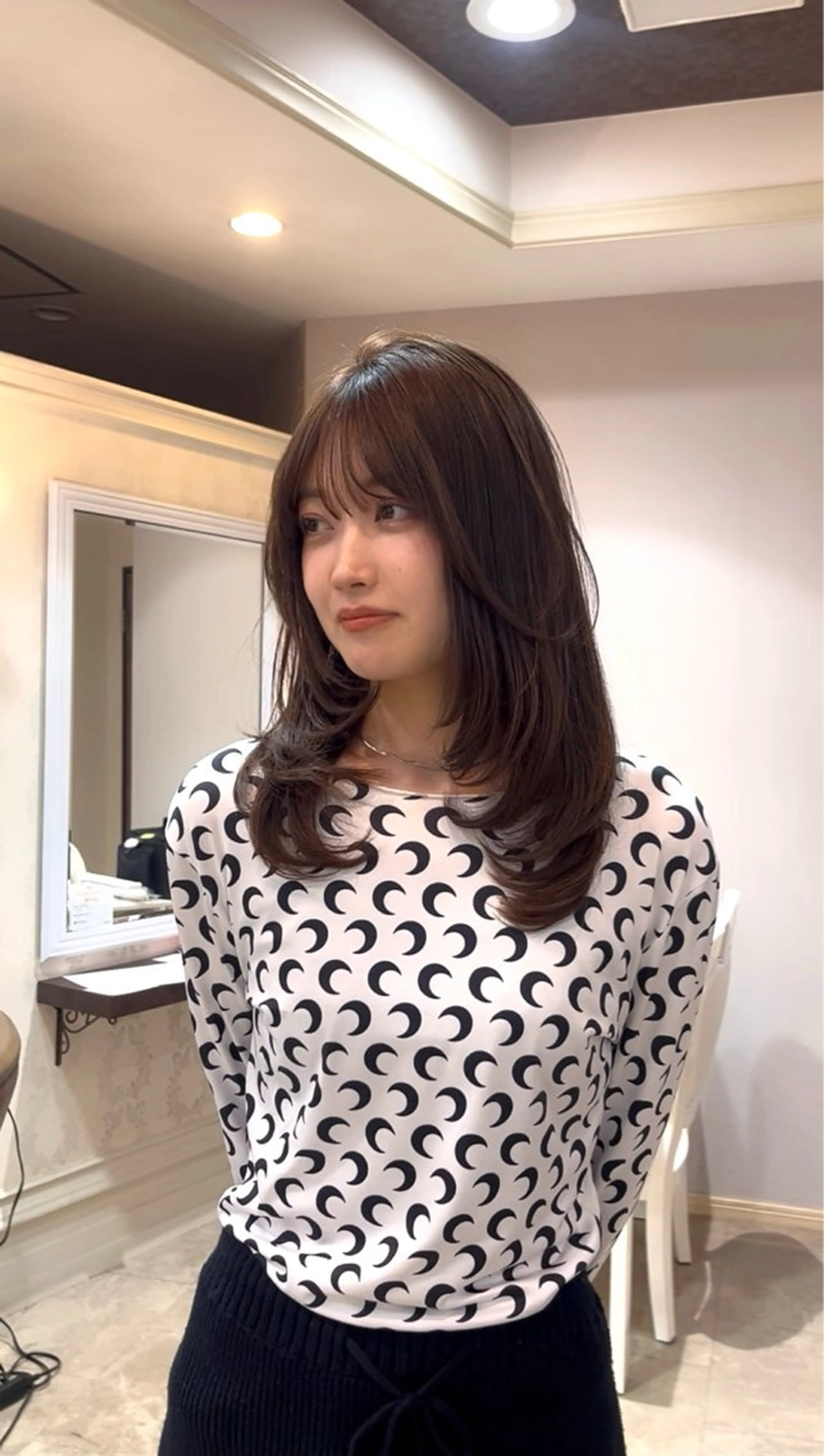 セミロング 山本 梨華のヘアスタイル