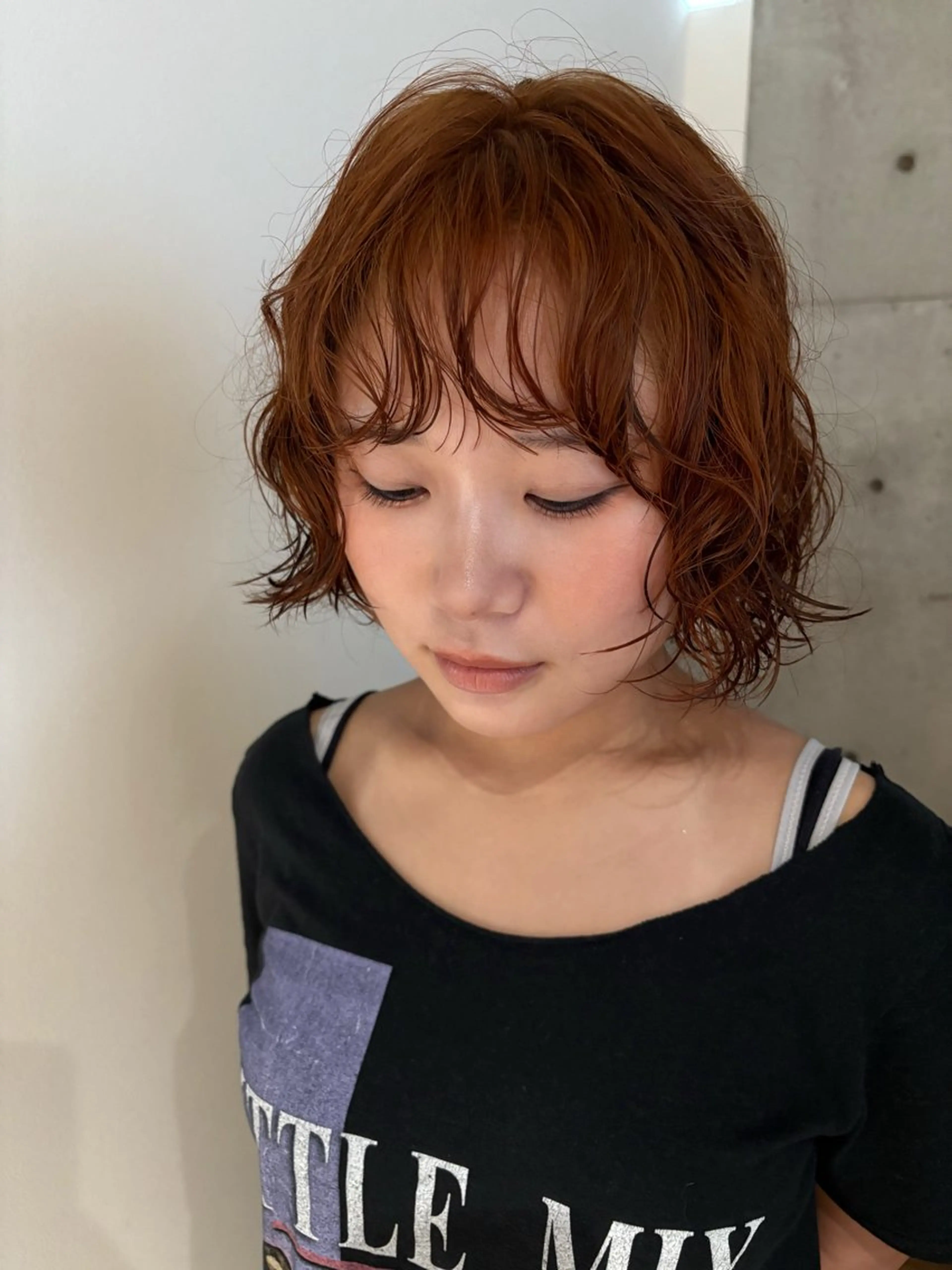 ミディアム 薄暮 マツイ　レンのヘアスタイル