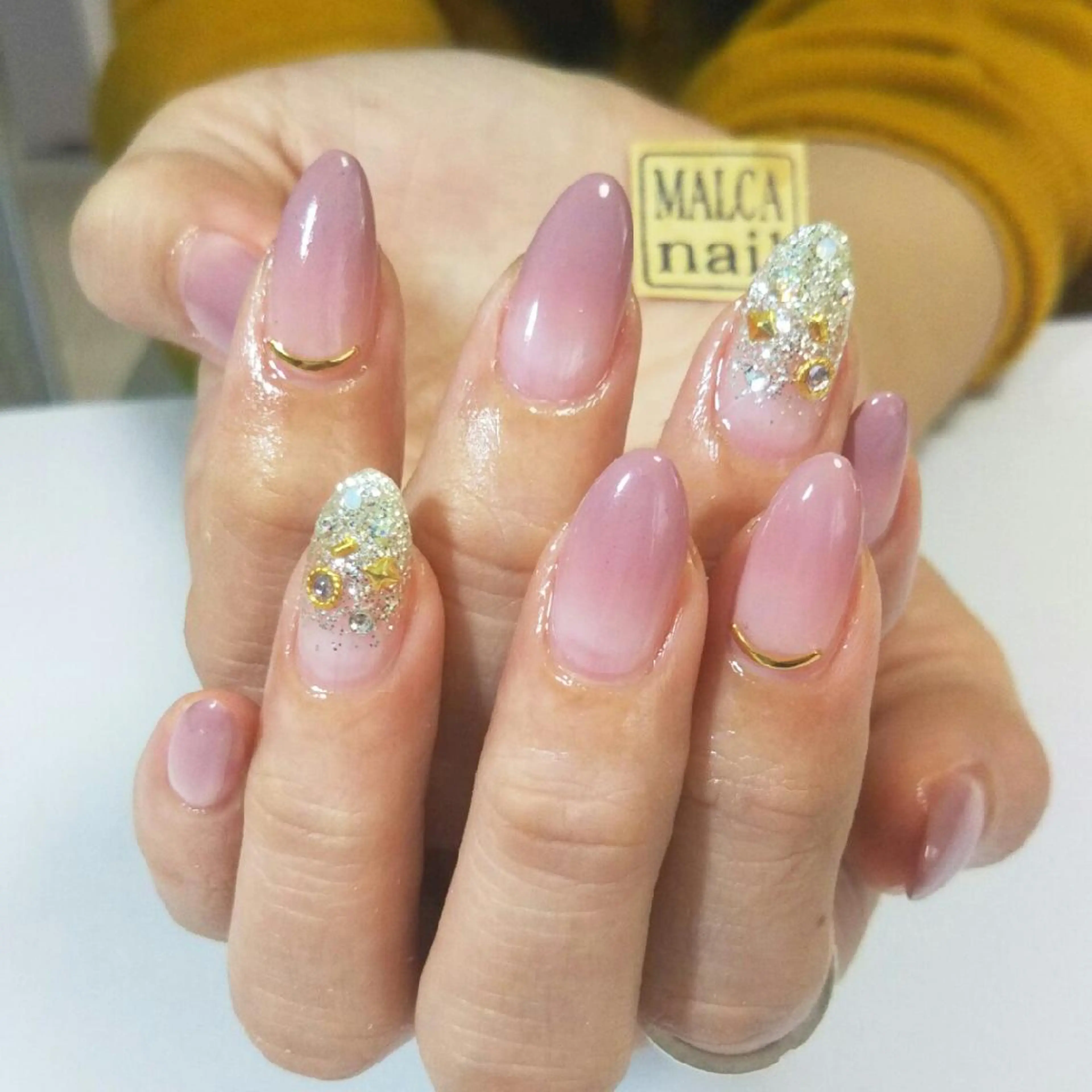 セミロング ヘアアレンジ パーマ カラー キッズ ネイル マツエク・マツパ 荒木 莉奈のネイルデザイン