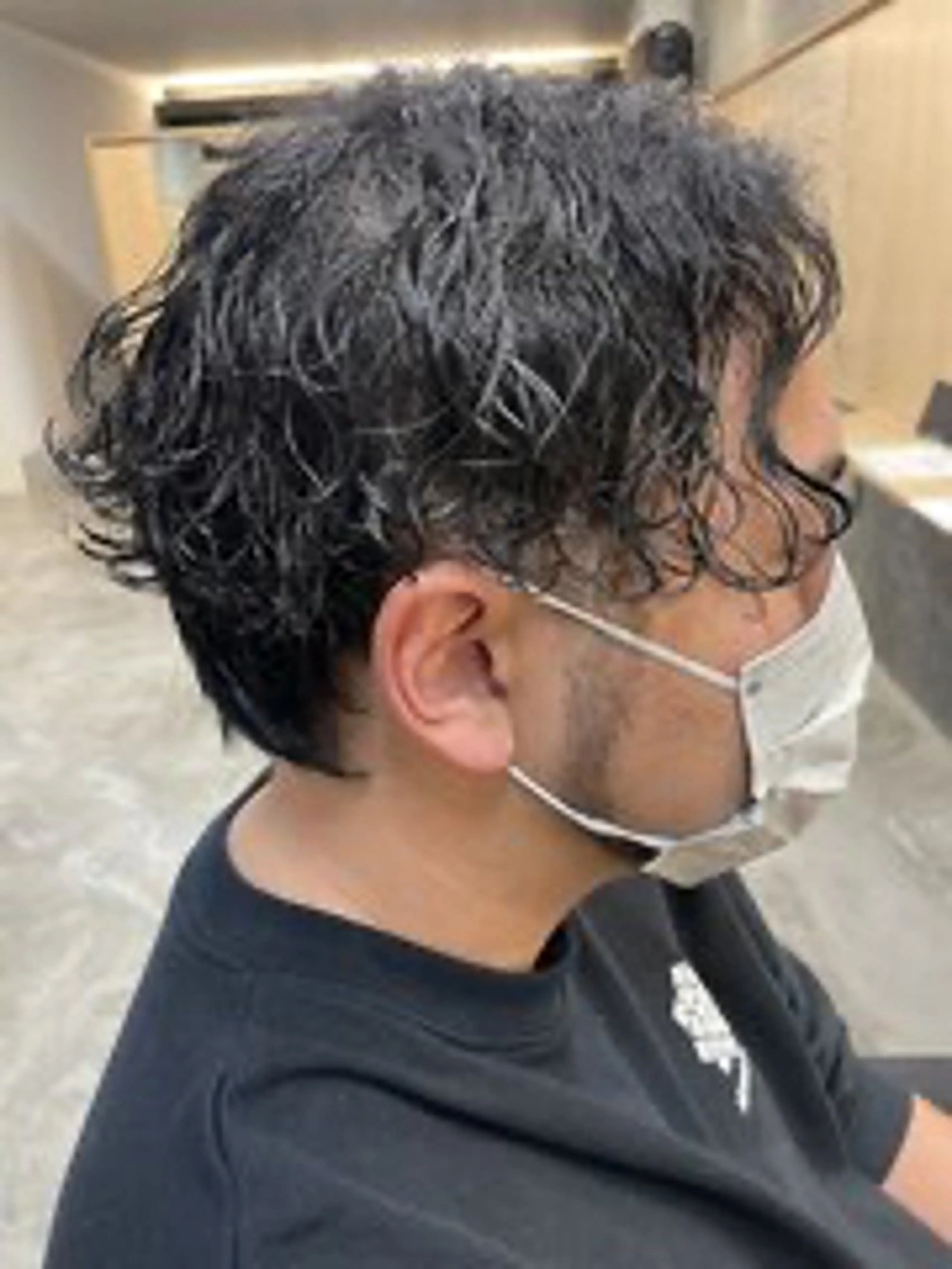 パーマ メンズ センターパート メンズパーマ 波巻きパーマ カット パーマ Hwyl by Niau所属・内山 翔太のヘアスタイル