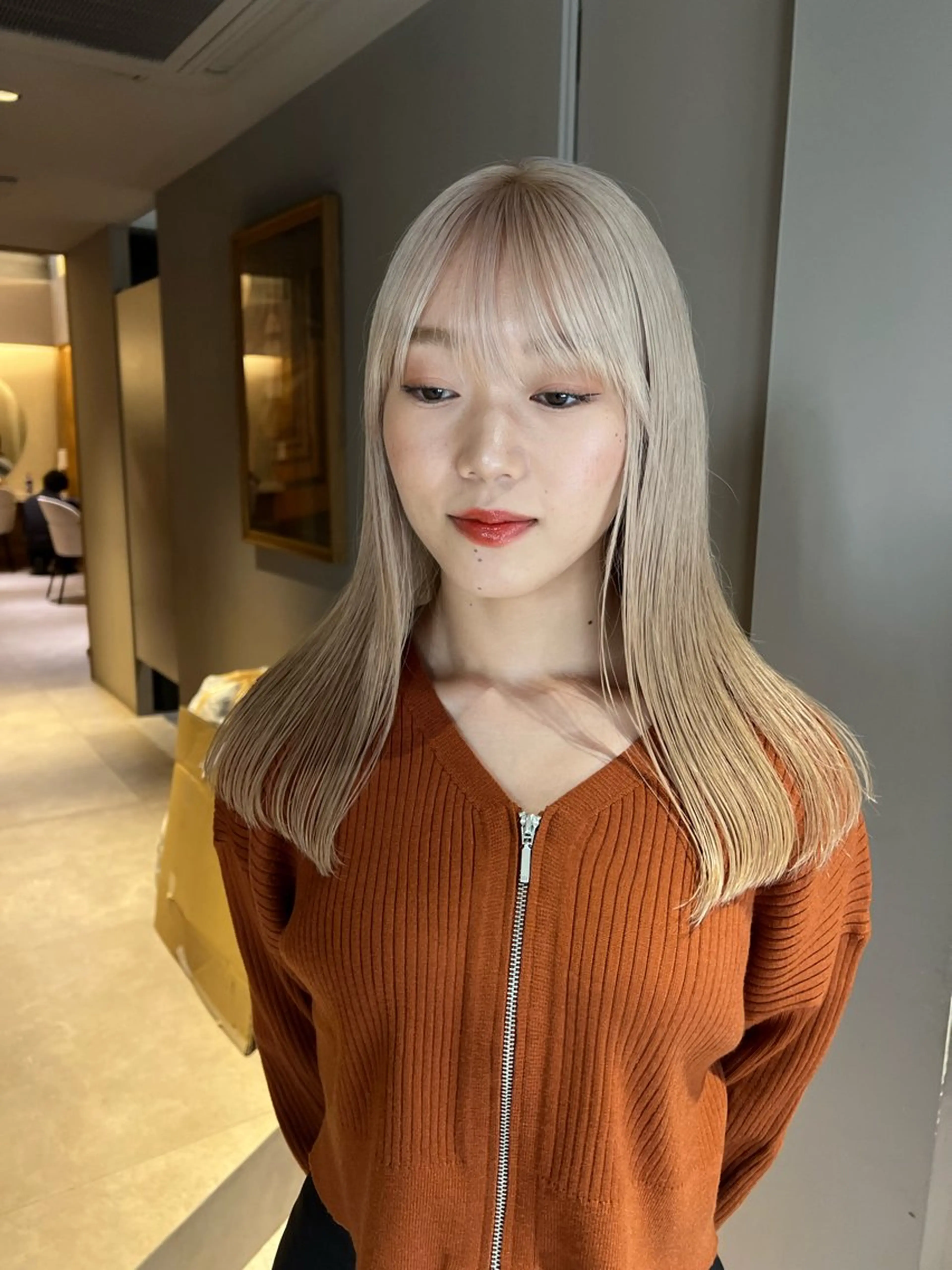 ロング カラー ヘアカラー yiye shioriのヘアスタイル
