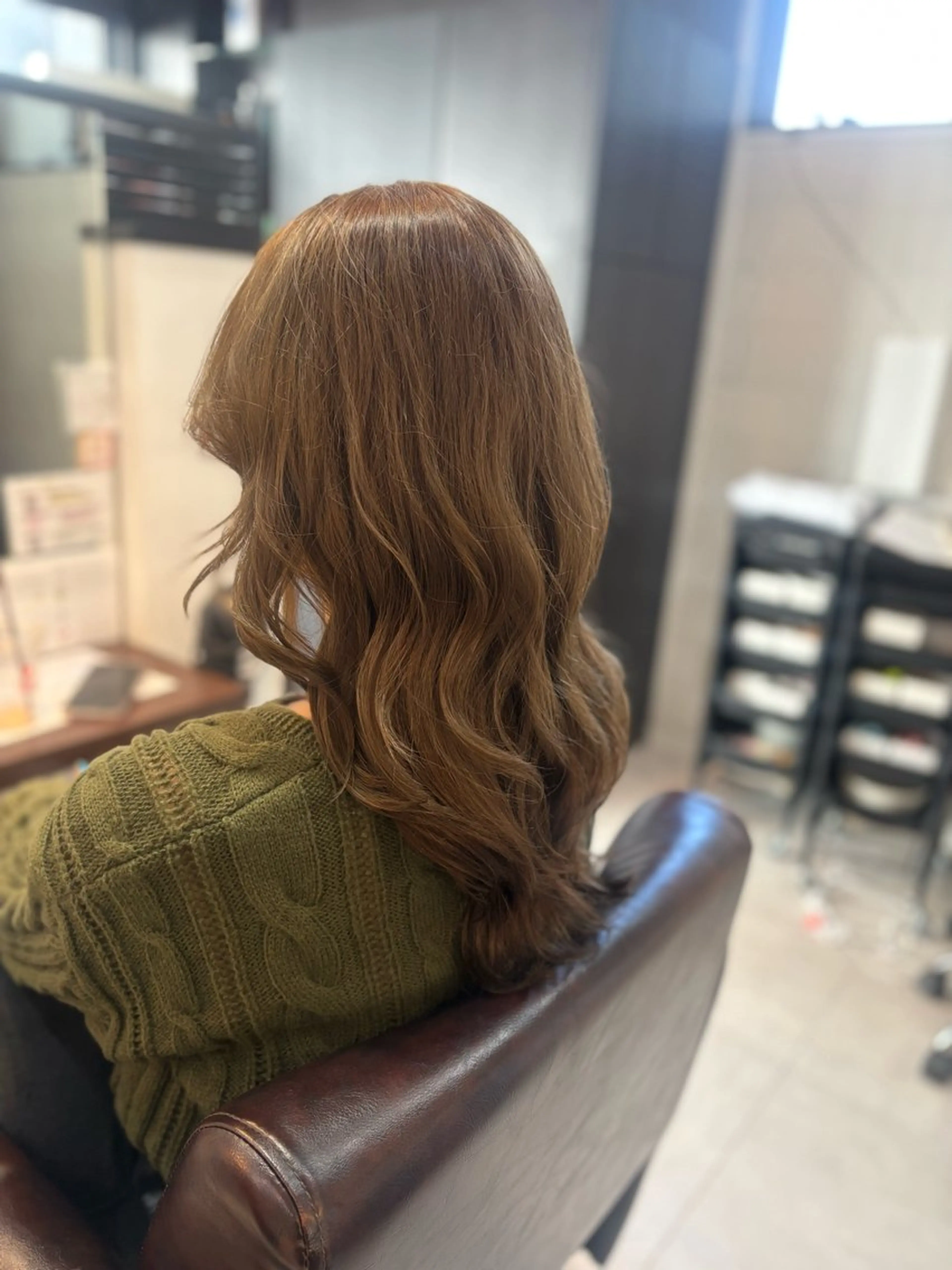 セミロング カラー ベージュカラー ブリーチ オリーブベージュ ヘアカラー AIRI /  eachのヘアスタイル