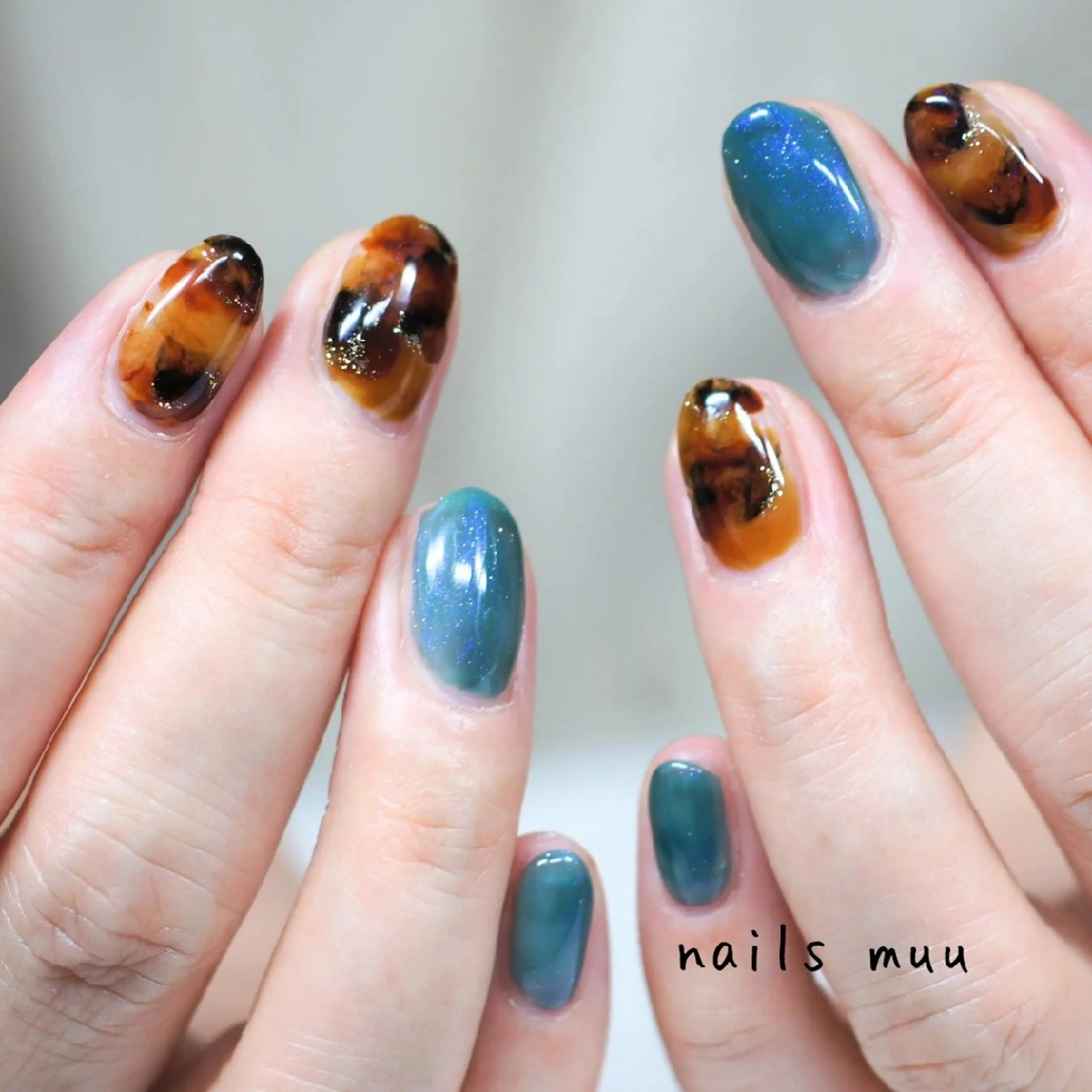 ネイル べっ甲ネイル ブラウン フットネイル おそろいネイル ニュアンスネイル ハンドネイル nails muu まゆのネイルデザイン