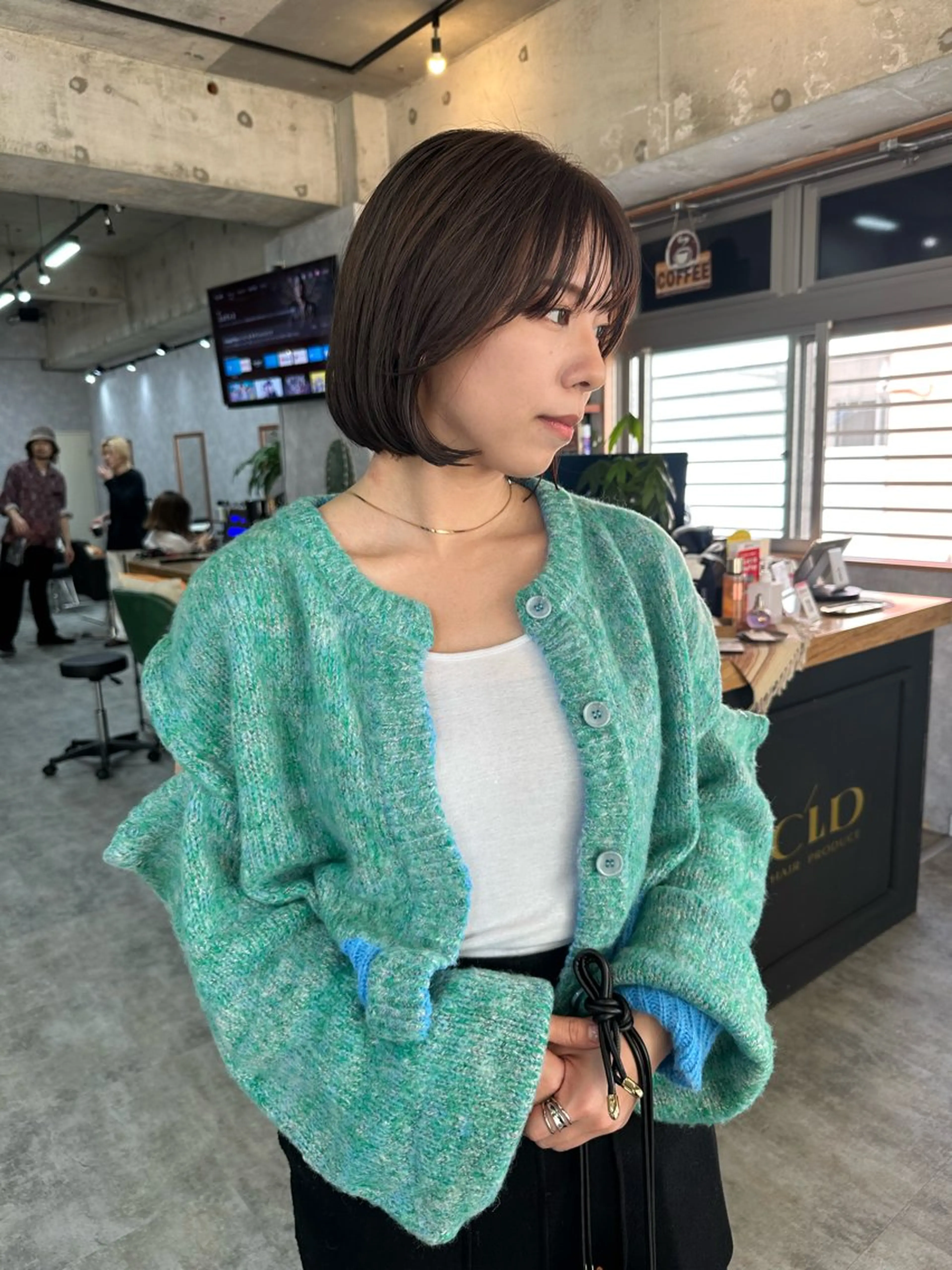 ショート 切りっぱなしボブ ショートボブ ハンサムショート 丸みショート ボブ カット ヘアカラー トリートメント モテ髪/ボブ/ショー ト/アダチフウトのヘアスタイル