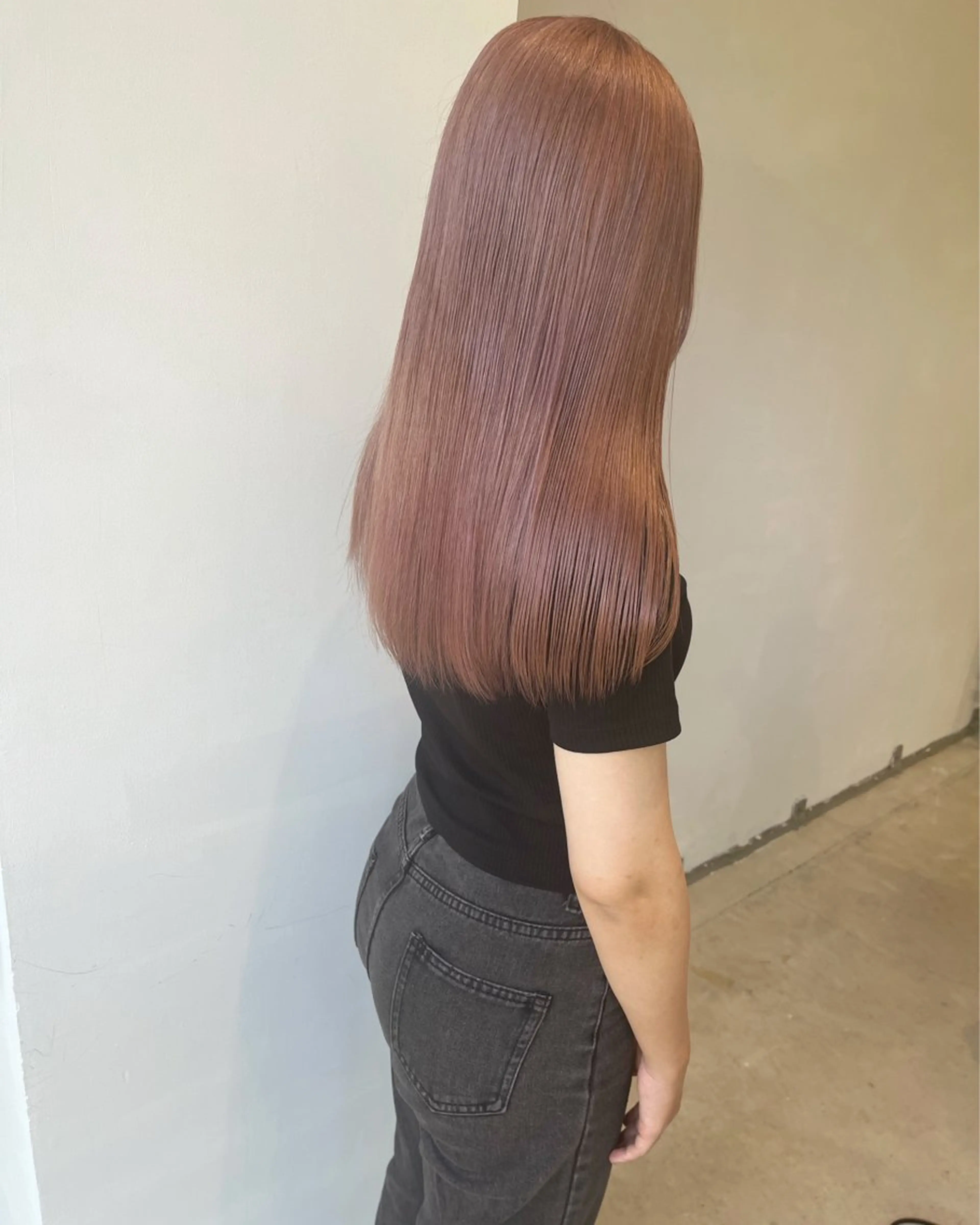 ロング カラー ベージュカラー ブリーチ ピンクカラー ピンクベージュ 鈴木 美紅のヘアスタイル