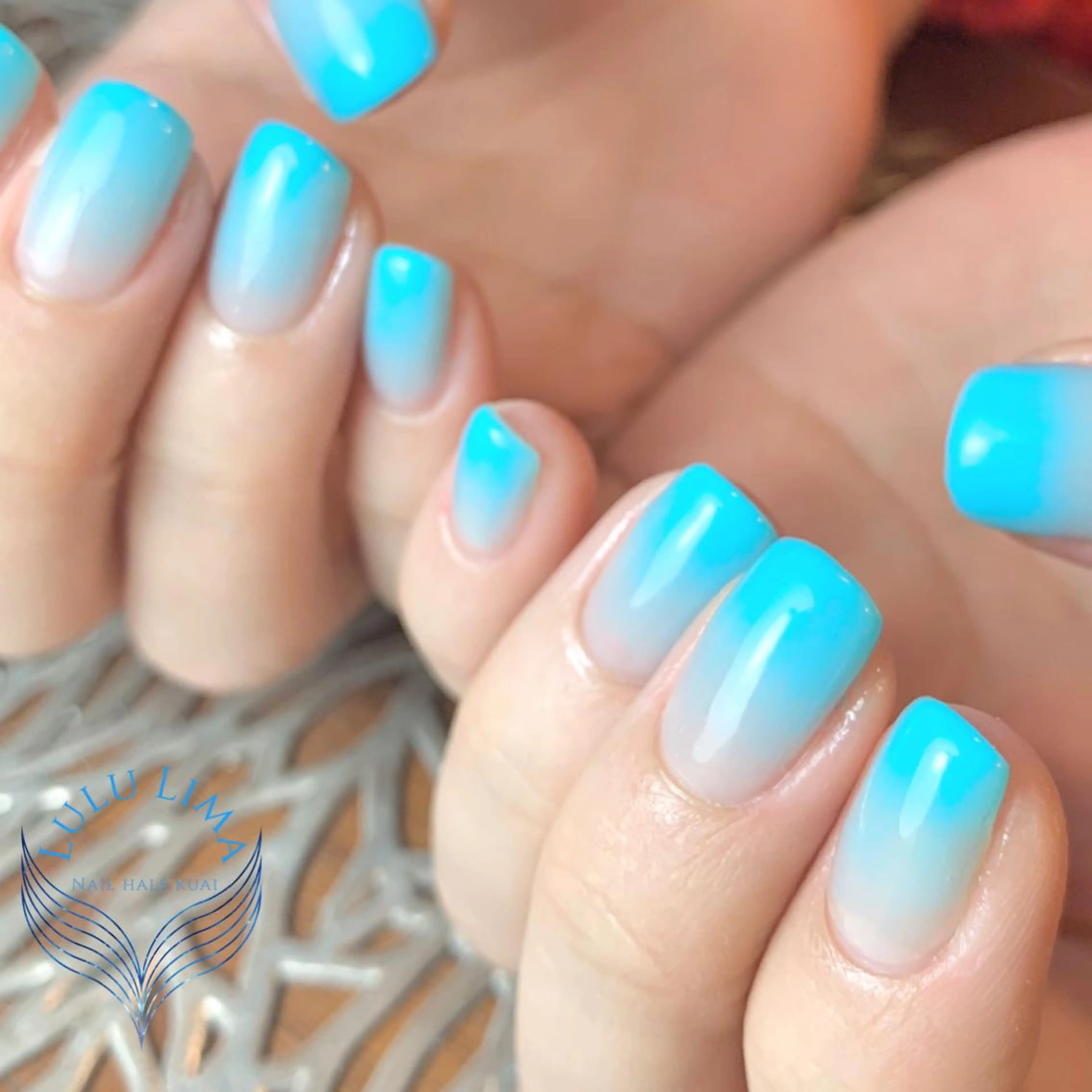 ネイル ブルー グラデーション ハンドネイル ハンドケア LULU LIMAのネイルデザイン
