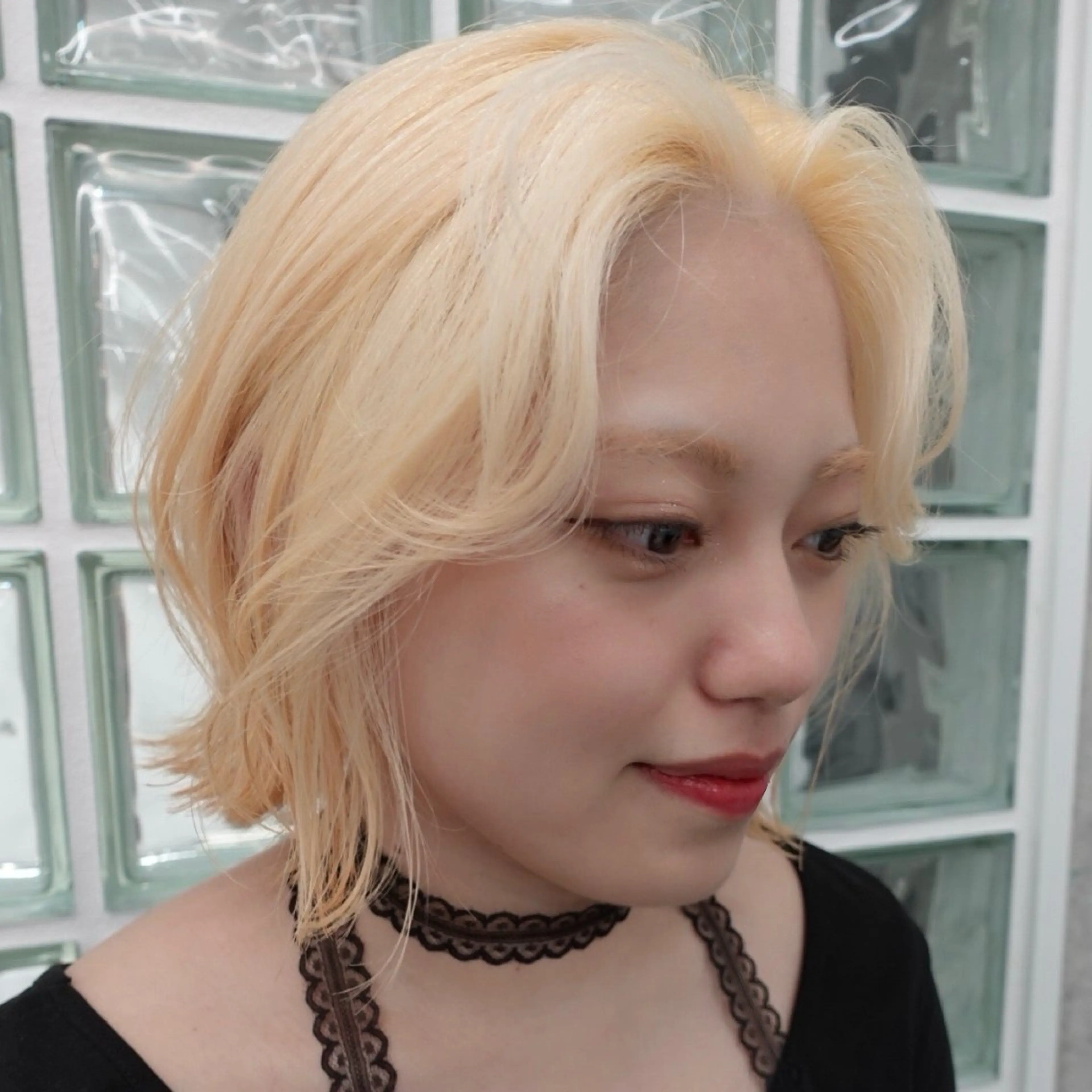 ショート カラー ヘアアレンジ ブロンド ヘアカラー 🌐サトウ リョウ🌐のヘアスタイル