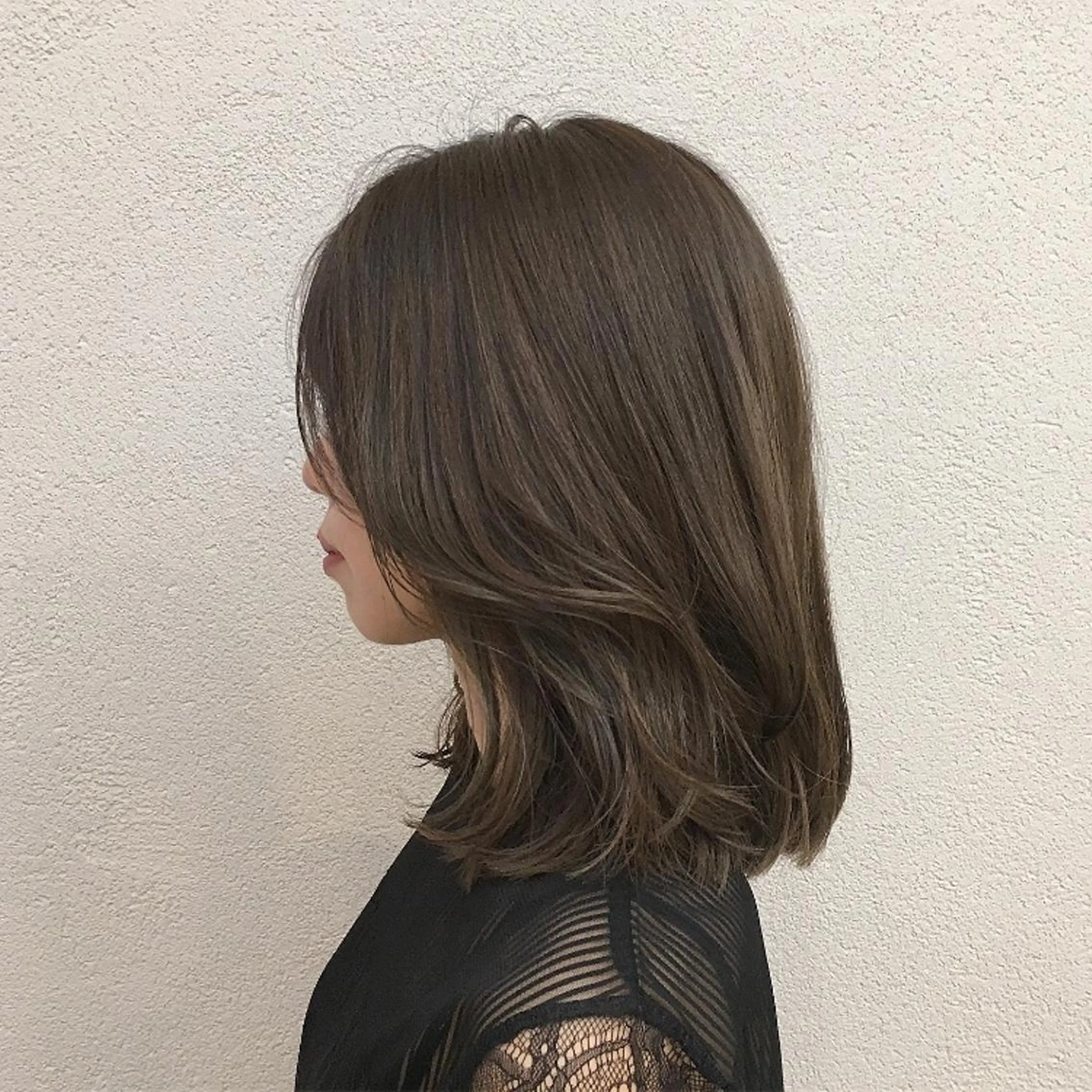 ミディアム カラー 外ハネヘア H梅田 / 811 堀本菜奈のヘアスタイル