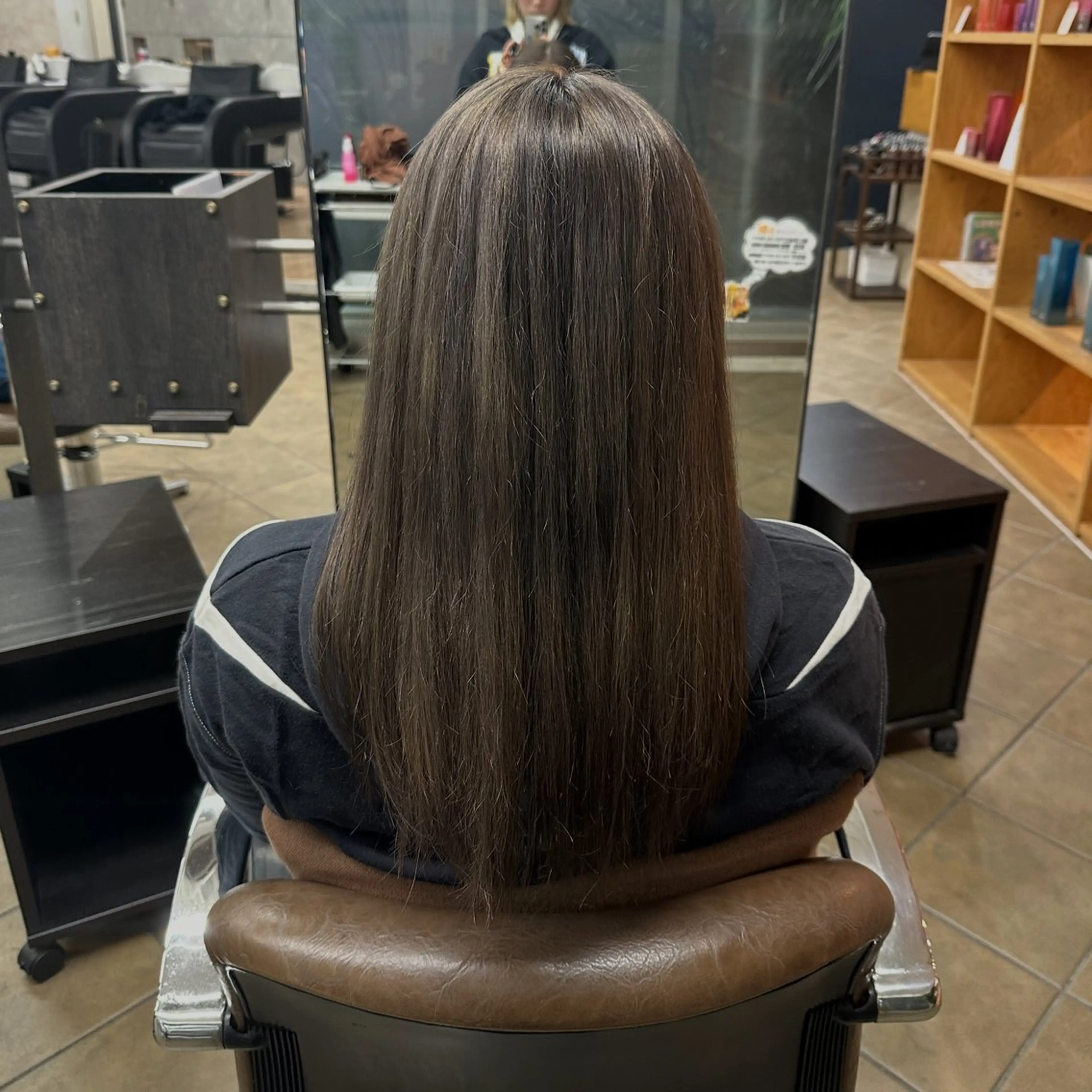 セミロング カラー ブリーチ 岡山 紗里奈のヘアスタイル