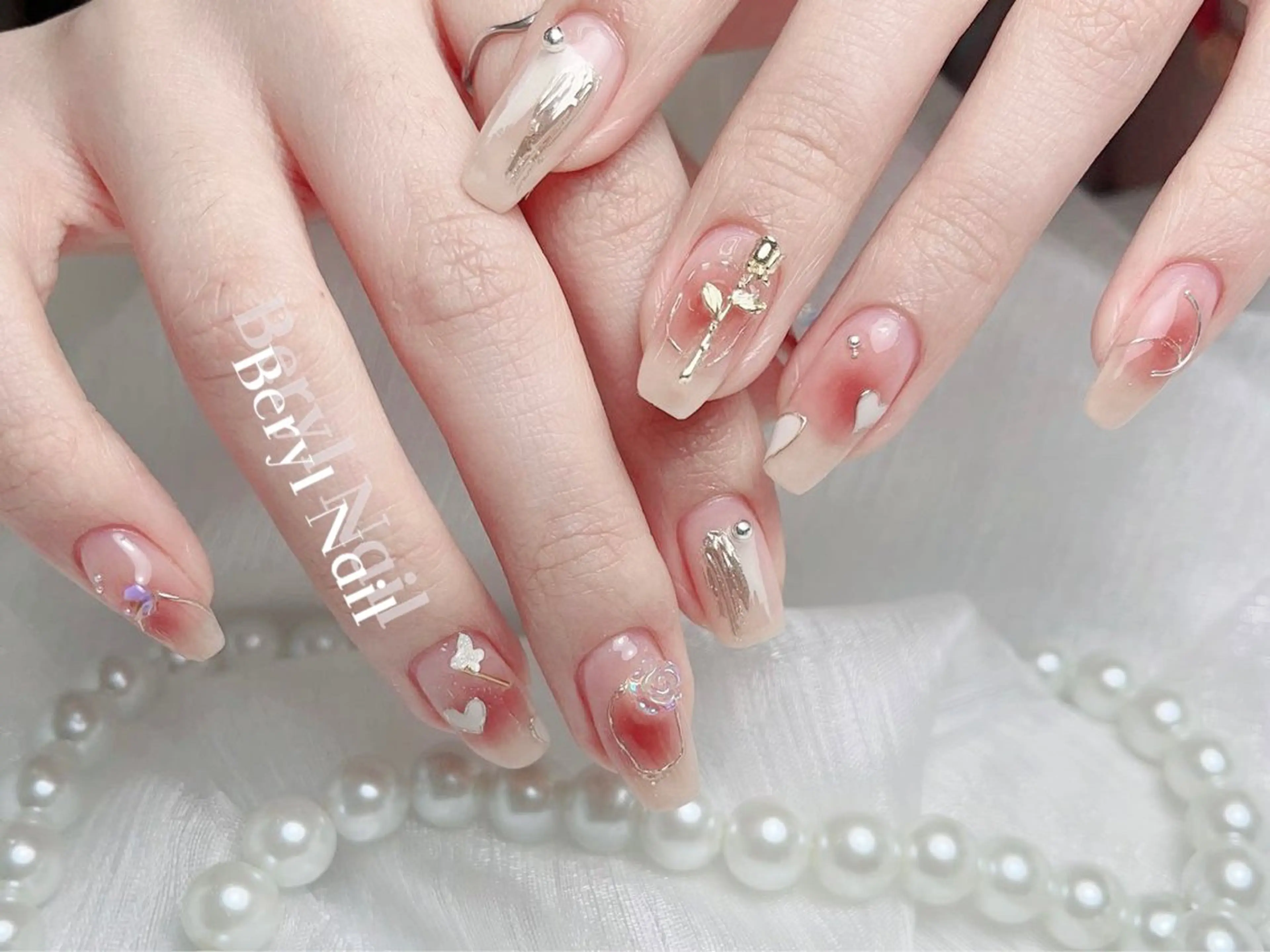 ミディアム ハンドネイル Beryl Nail所属・Beryl Nail 新大久保のネイルデザイン