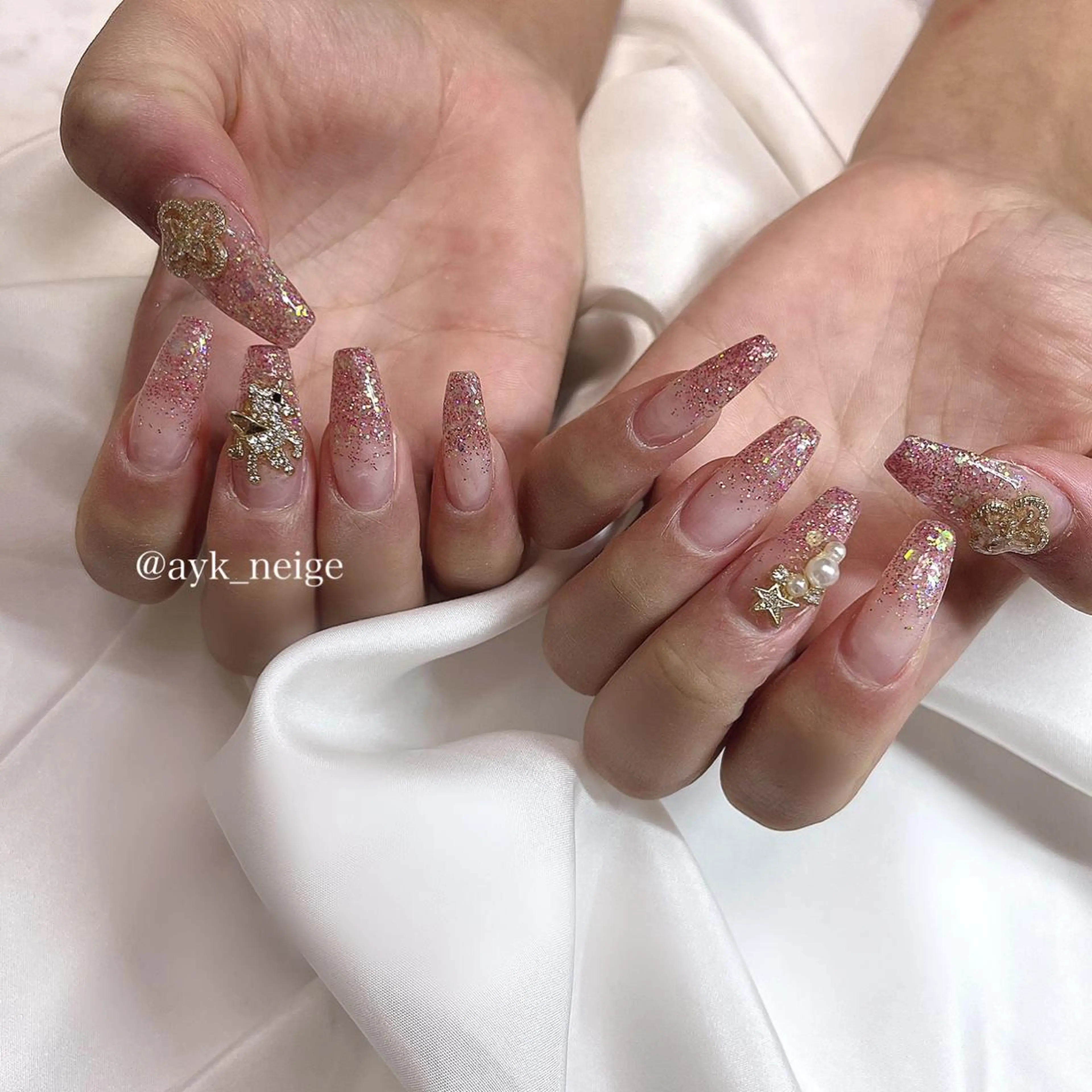 ネイル フットネイル グラデーション キラキラネイル 韓国ネイル マグネットネイル n'eige nail所属・大谷 綾香のネイルデザイン