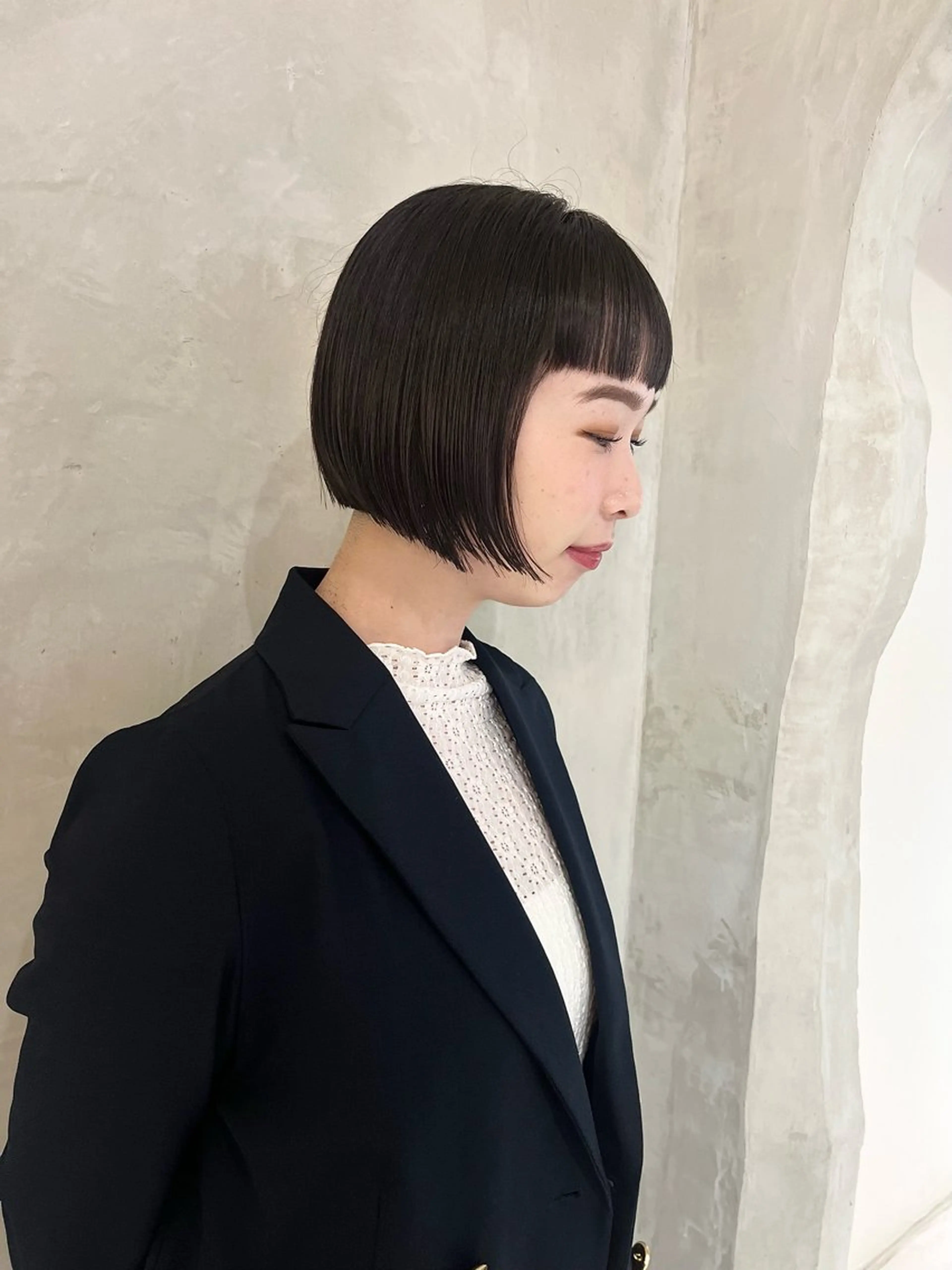 ミディアム カラー ボブ カット ヘアカラー トリートメント 切りっぱなしボブ/ 艶カラー/綾莉のヘアスタイル