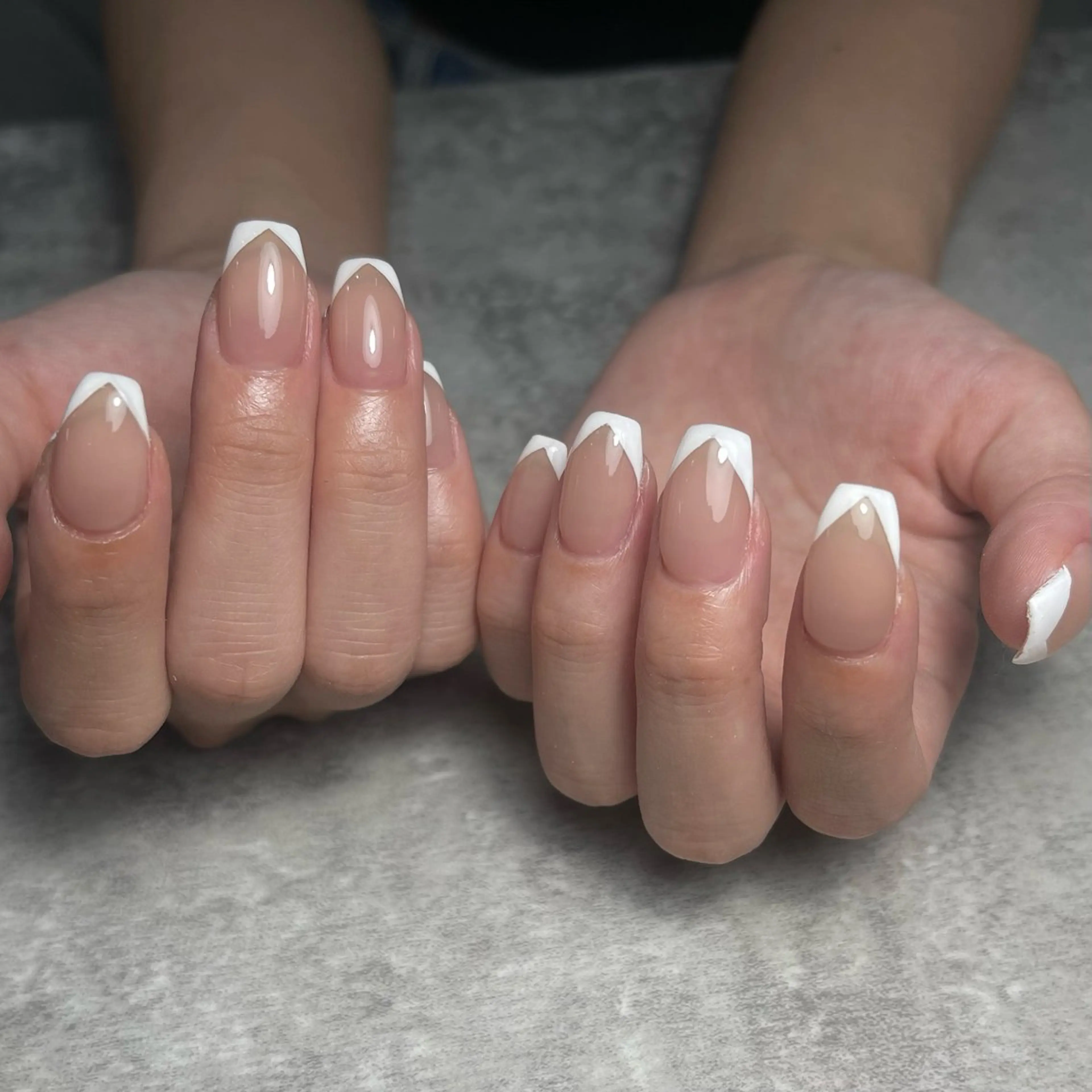 ネイル フレンチネイル ハンドネイル JUN NAIL ioのネイルデザイン