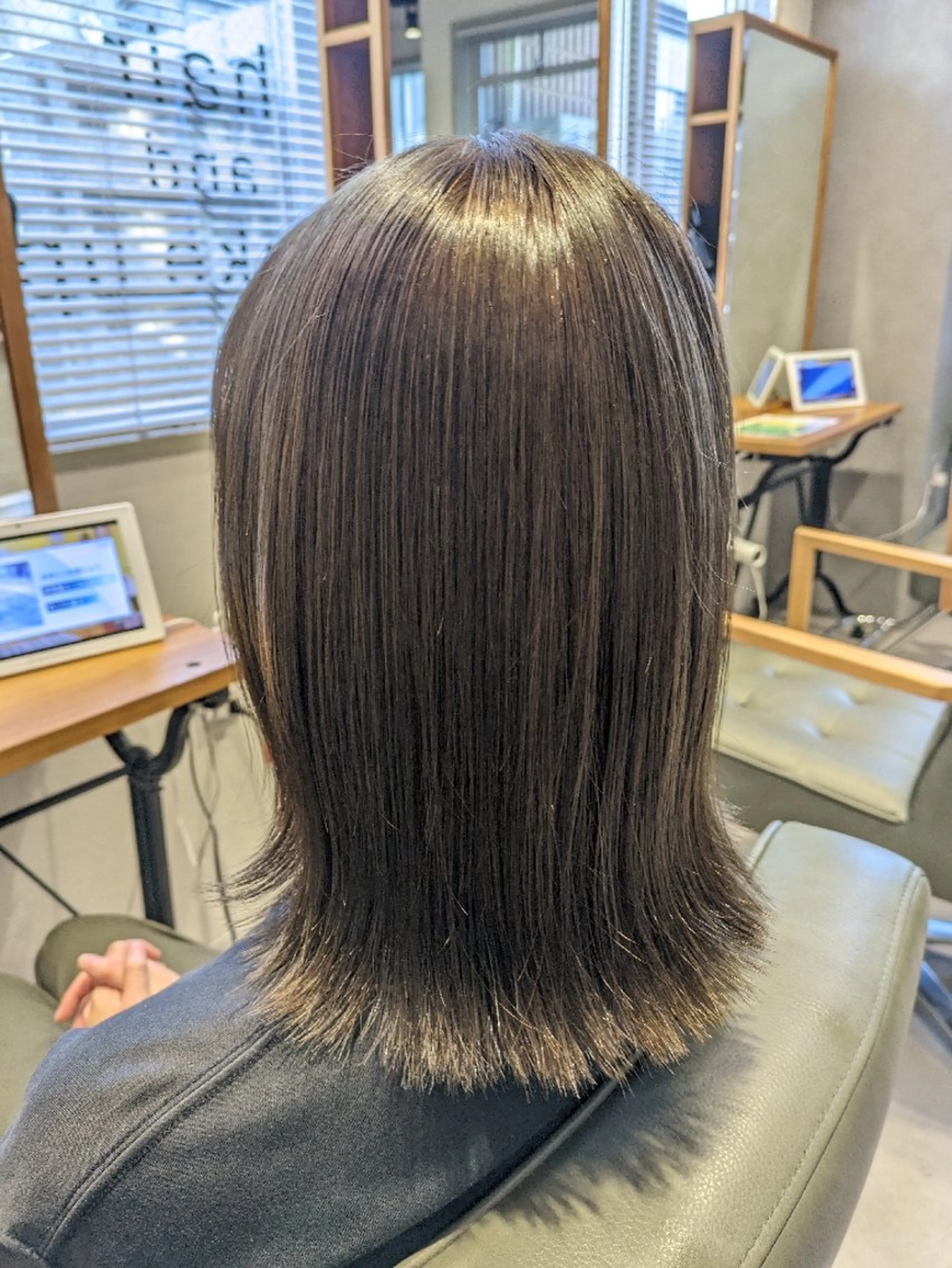 ミディアム カラー ヘアアレンジ 切りっぱなしボブ グレージュ ボブ カット ヘアカラー 小國 綾かのヘアスタイル
