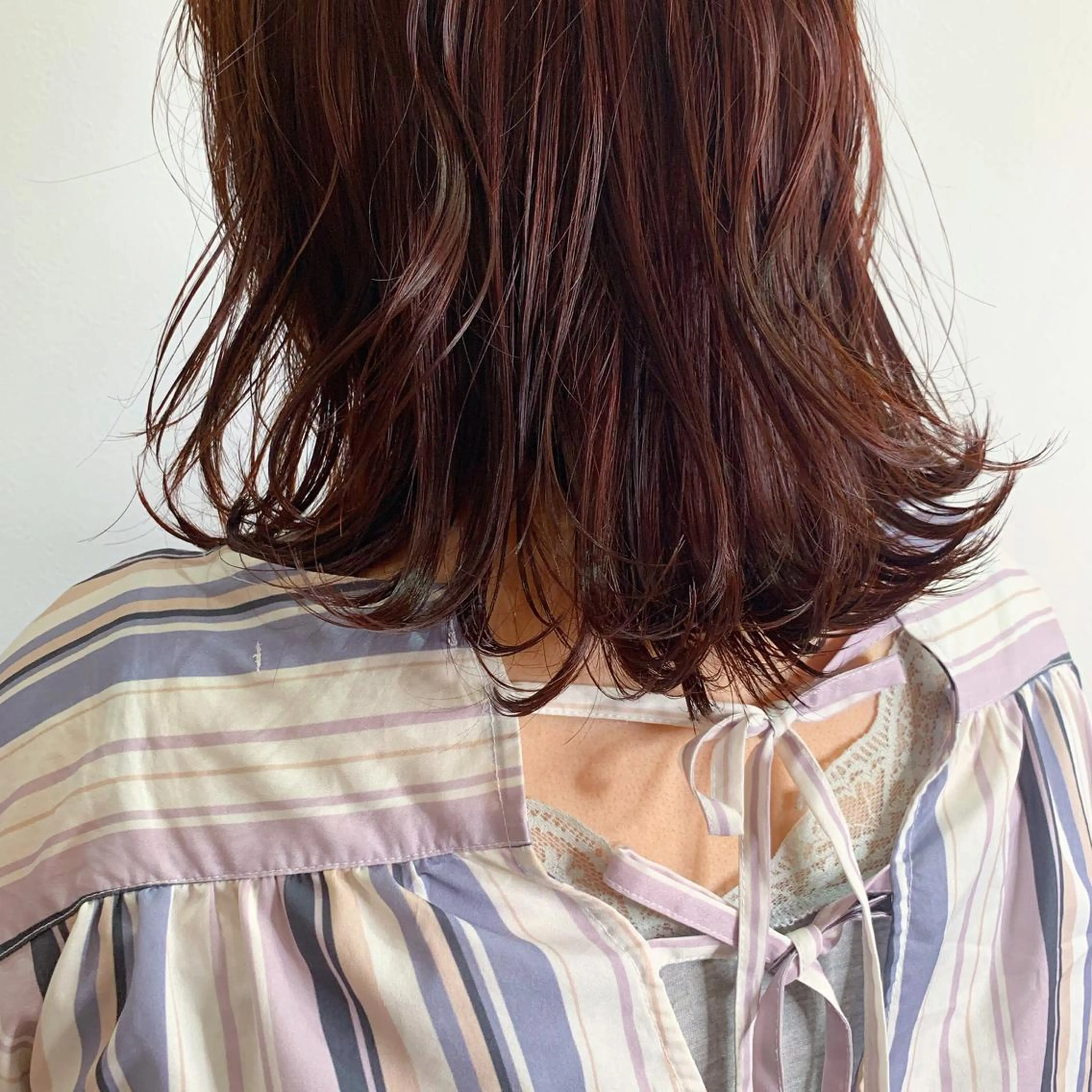 ミディアム レッドブラウン 福山 晴香のヘアスタイル