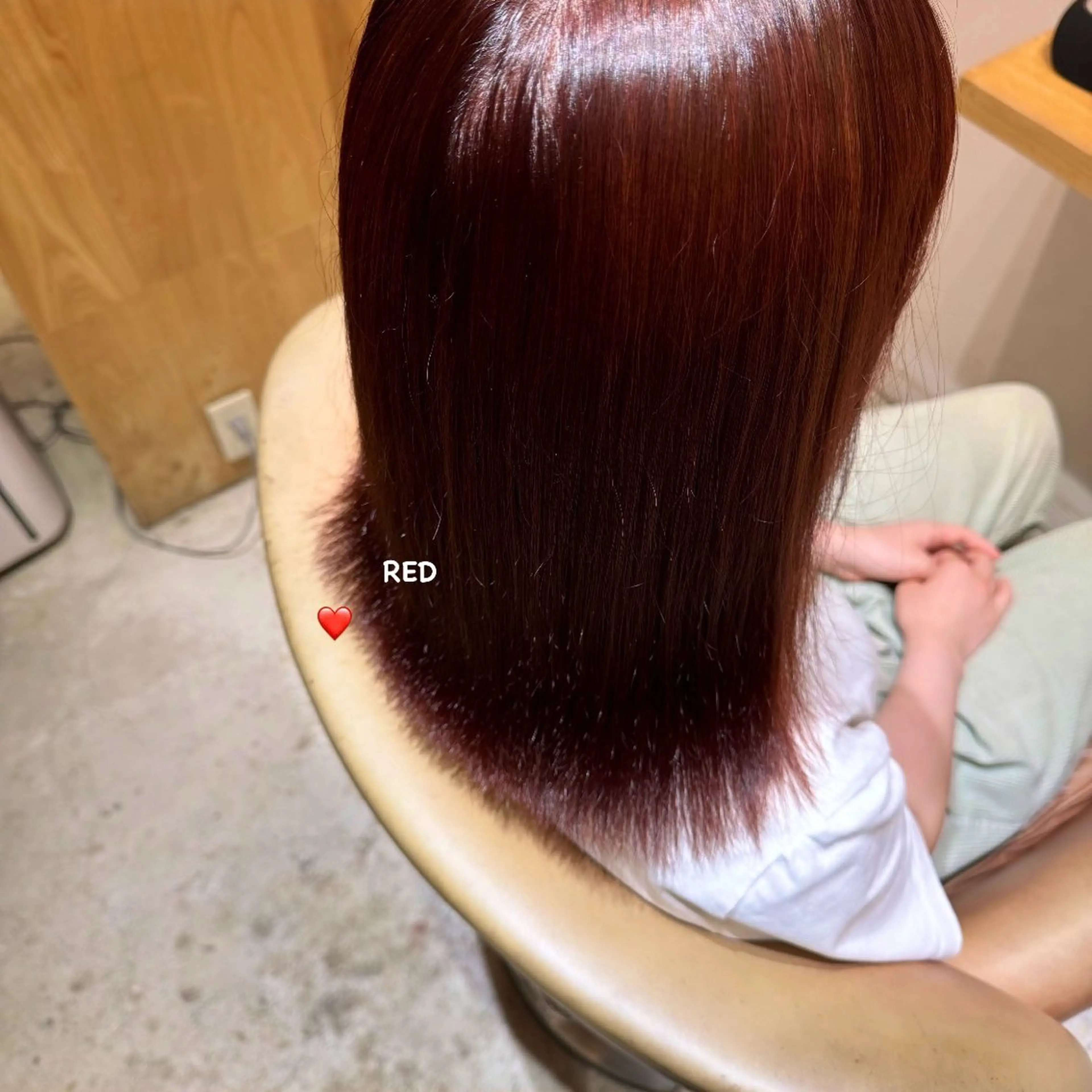 セミロング カラー ブリーチ ブリーチなしカラー レッドカラー 松尾 汐莉のヘアスタイル