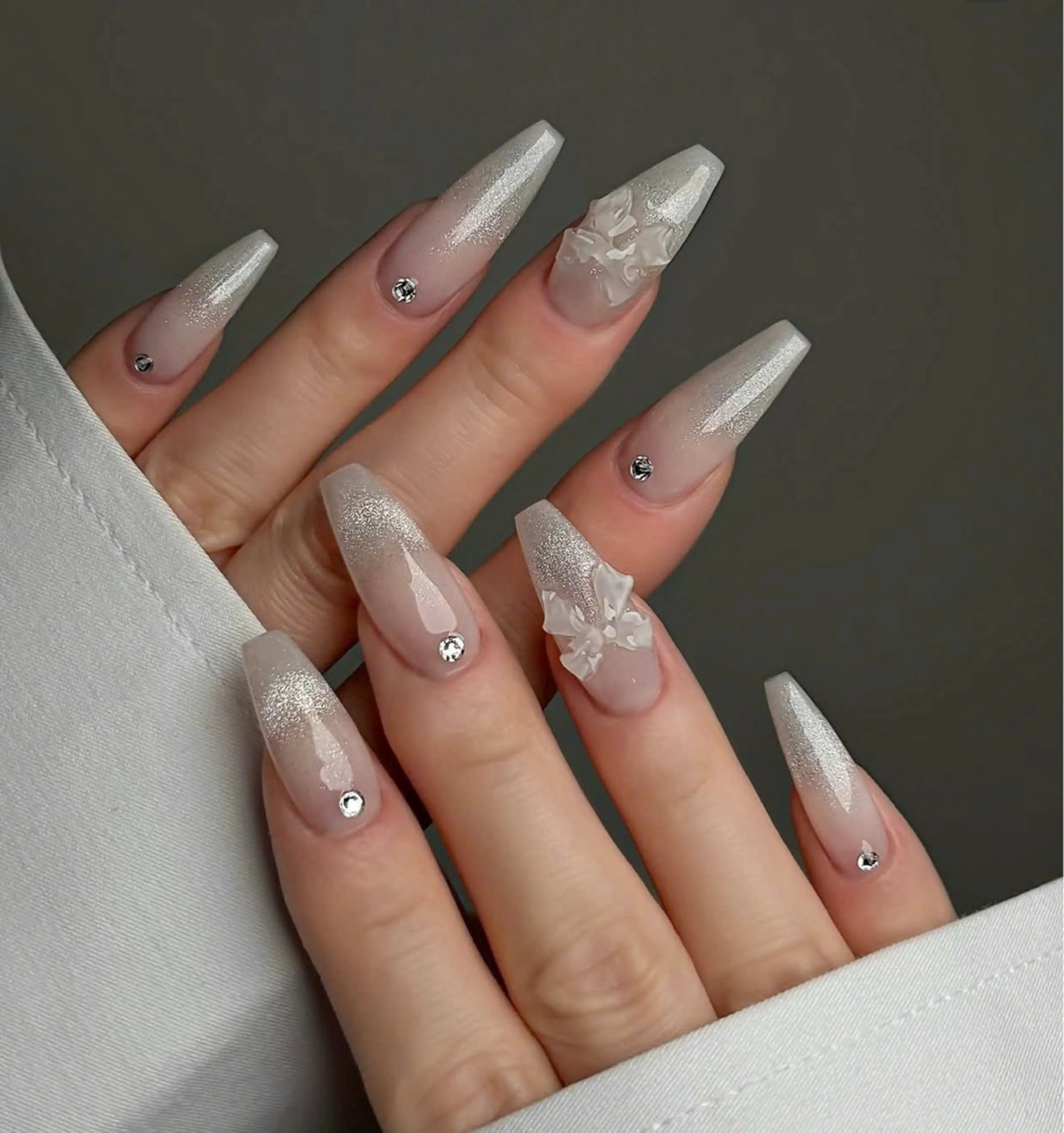 ネイル フレンチネイル キラキラネイル マグネットネイル ミラーネイル ニュアンスネイル ハンドネイル Tira Nailのネイルデザイン