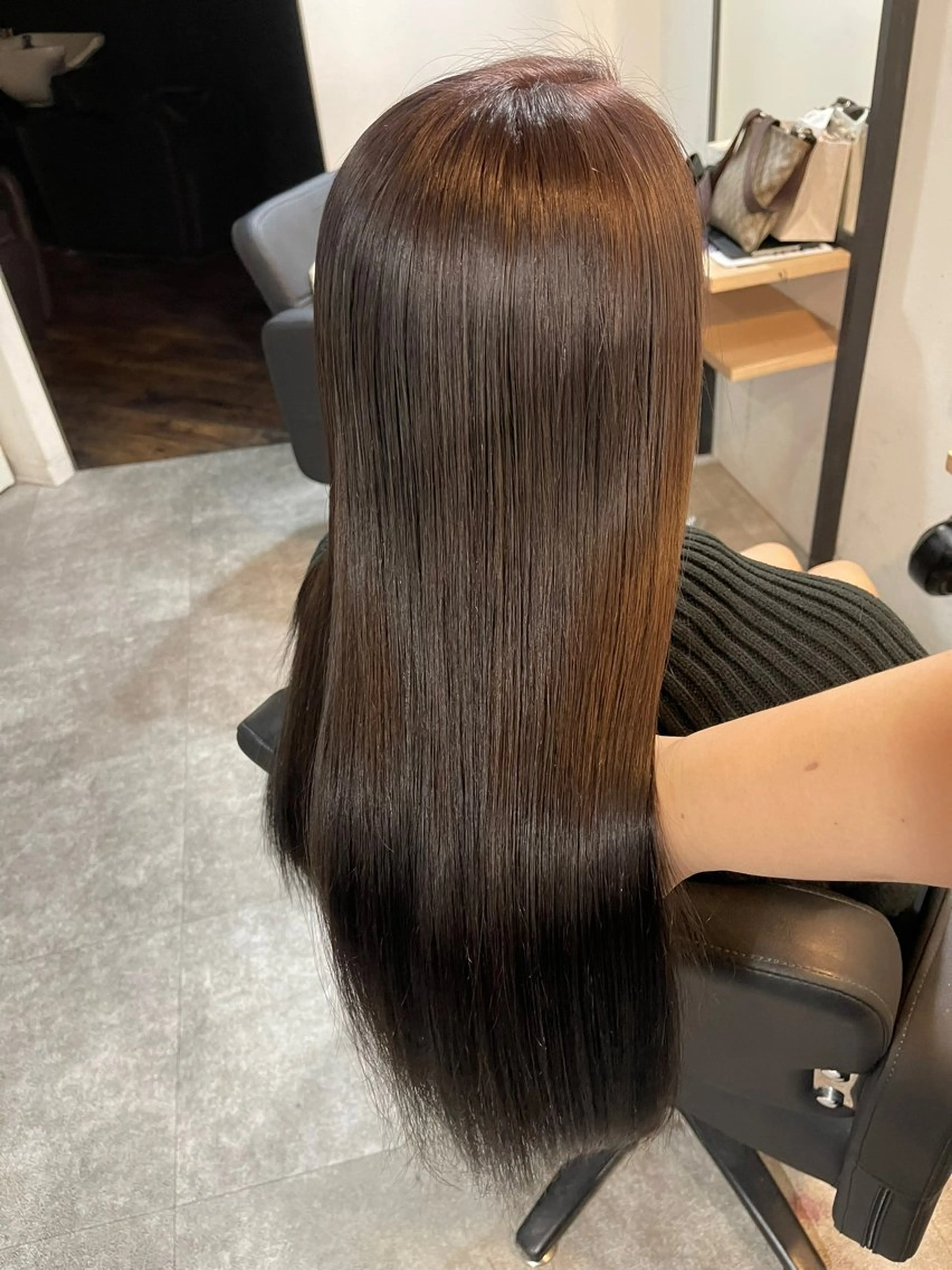 セミロング ブリーチ縮毛矯正 LAFFYuiのヘアスタイル