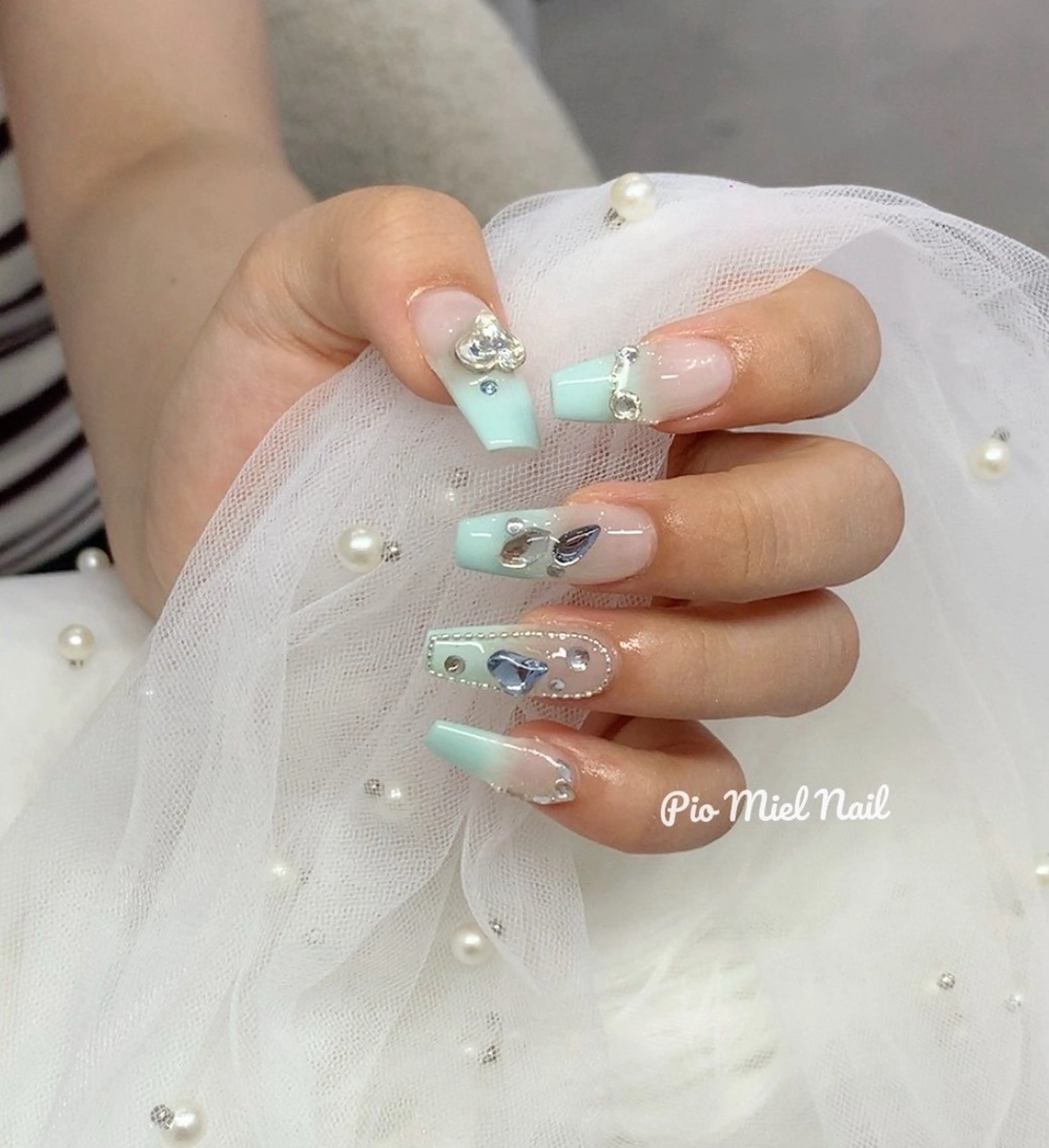 セミロング 韓国風ヘア ハンドネイル HANA 長さだしのネイルデザイン