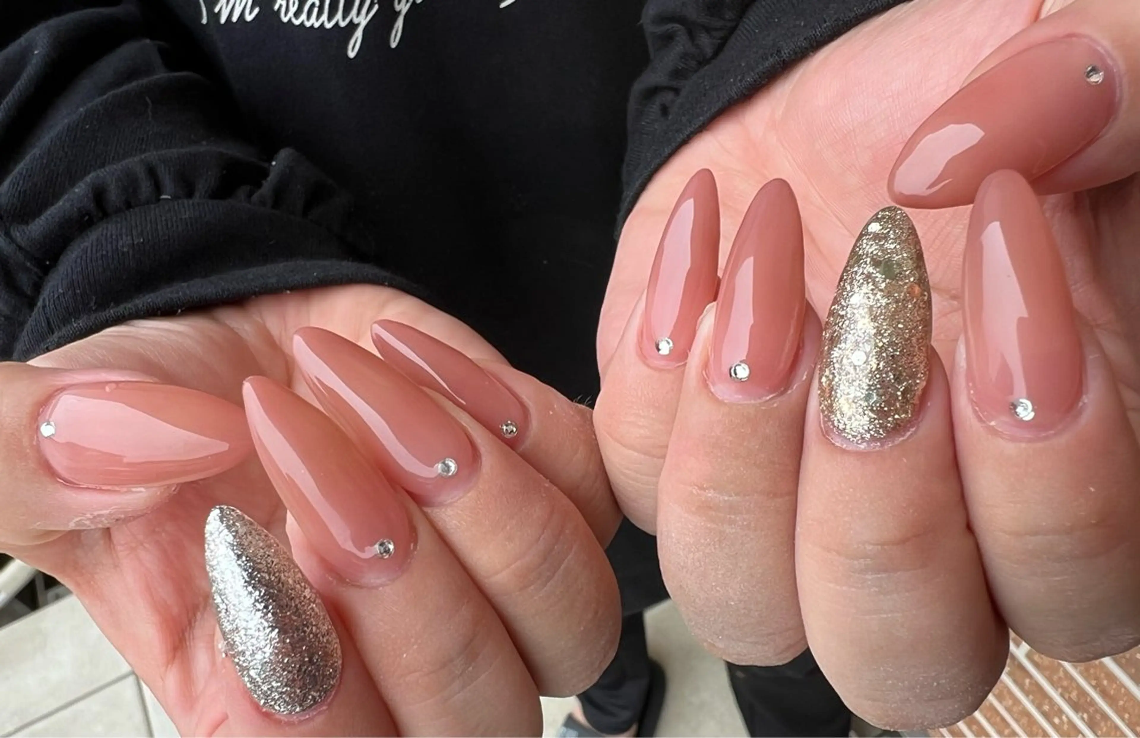 ネイル ラメ(グリッター) ワンカラーネイル ストーンネイル 鮎川 沙希のネイルデザイン