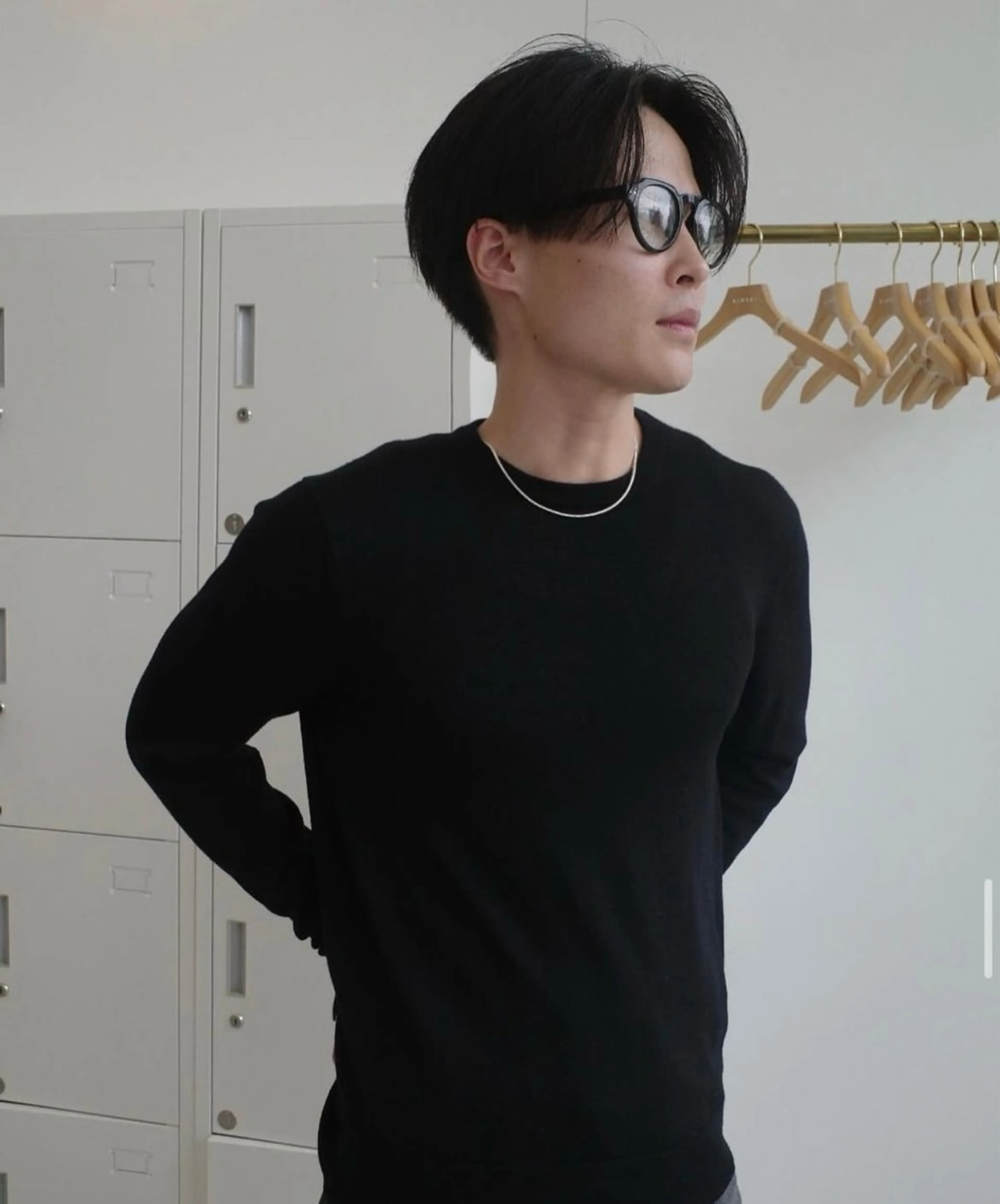 ショート メンズ センターパート フェザーパーマ メンズパーマ メンズツイストパーマ 波巻きパーマ 網谷 萌夏のヘアスタイル