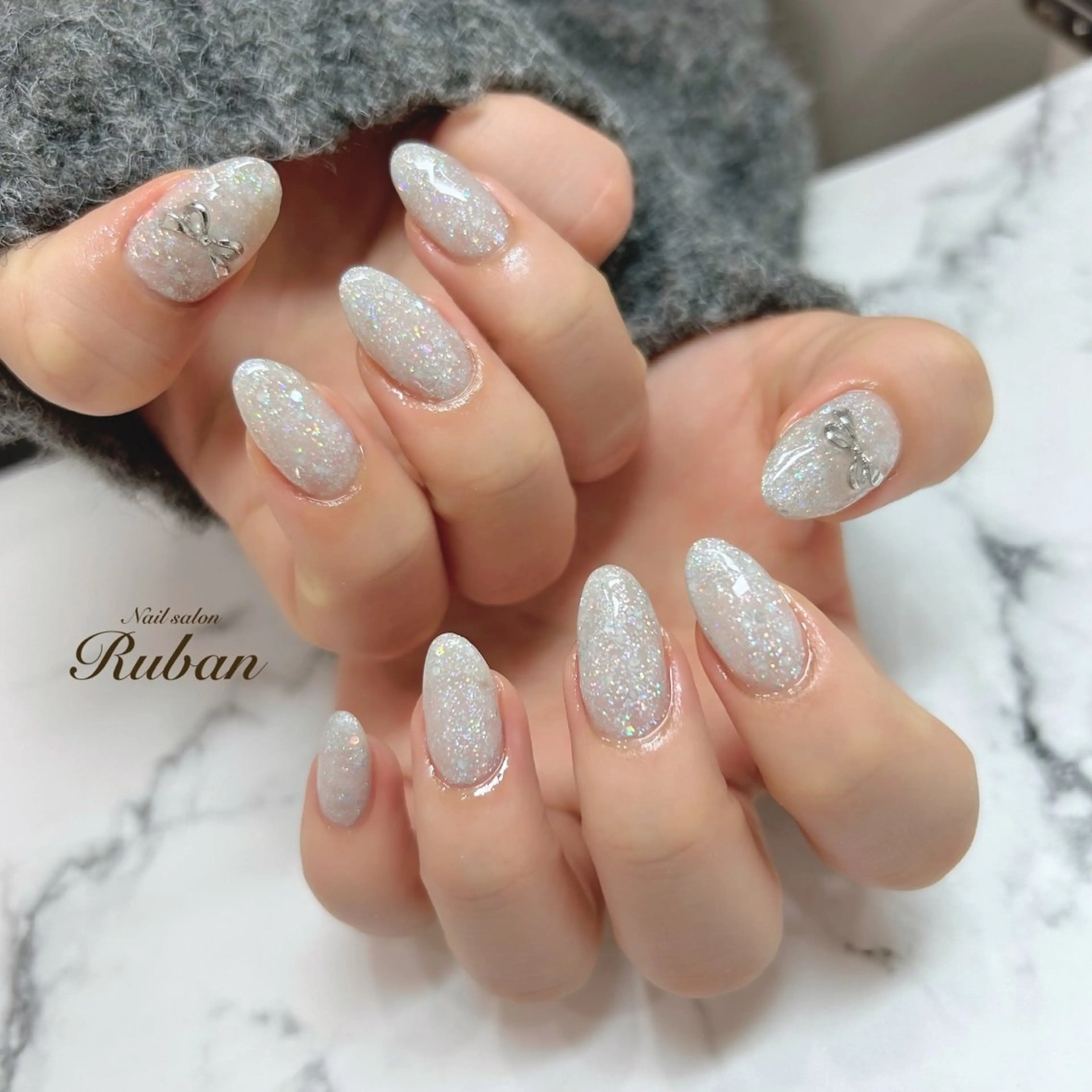 ネイル 長さ出し キラキラネイル ワンカラーネイル リボン Nail salon Rubanのネイルデザイン