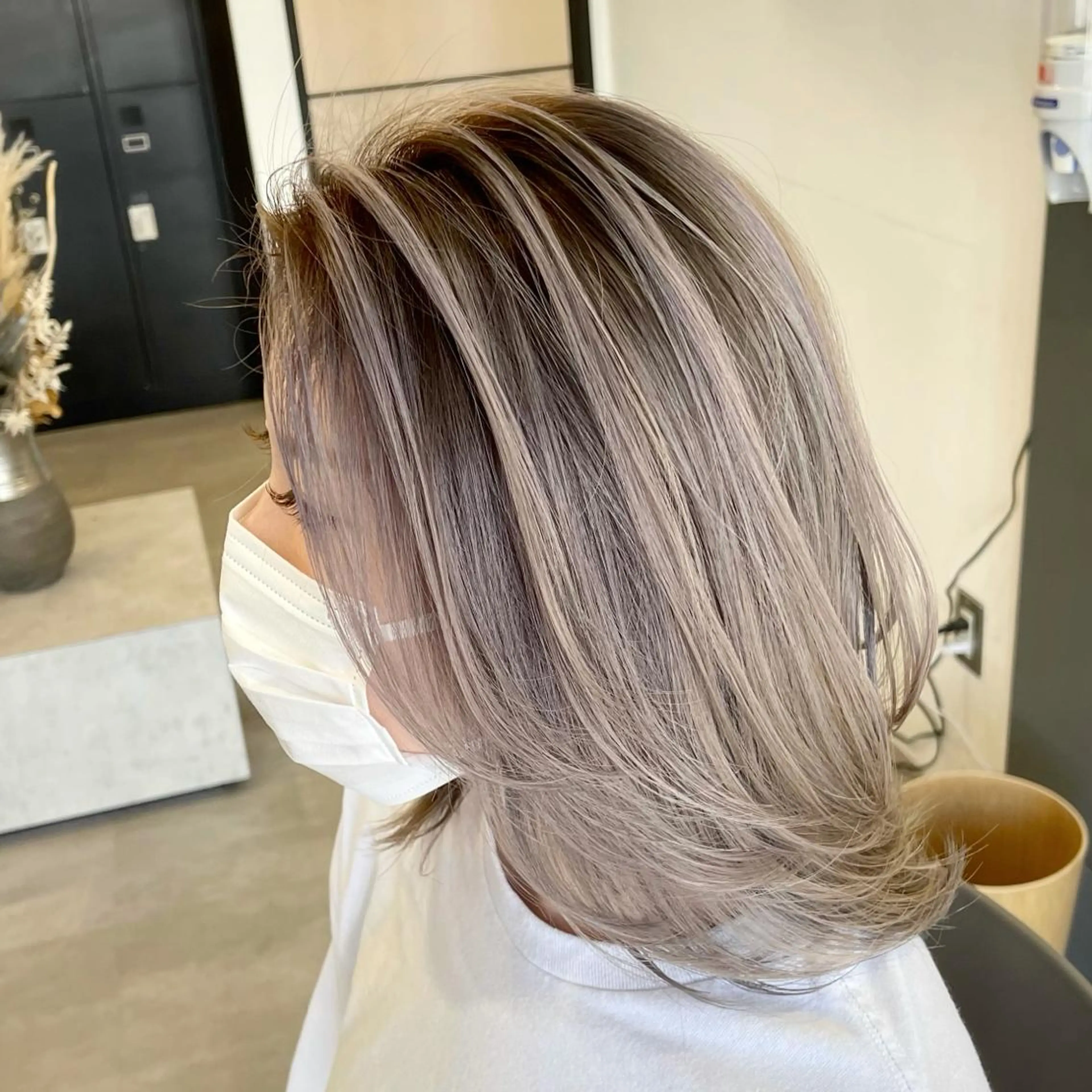 ミディアム カラー ヘアアレンジ バレイヤージュ デザインカラー ハイライトカラー 外国人風カラー ハイライト アンドウ ユウ/ レイヤーカット/韓国のヘアスタイル