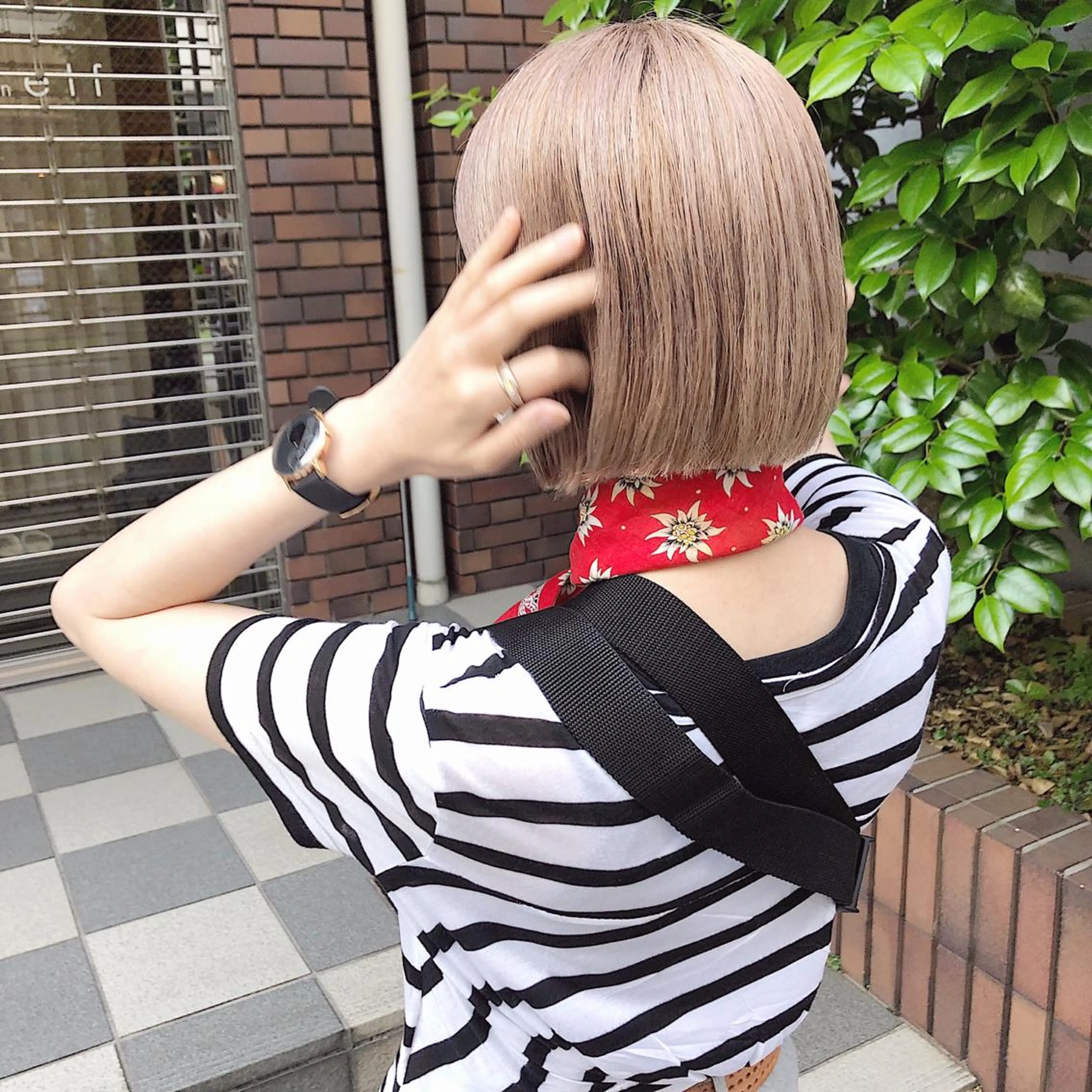 ショート カラー 長井 美佳のヘアスタイル