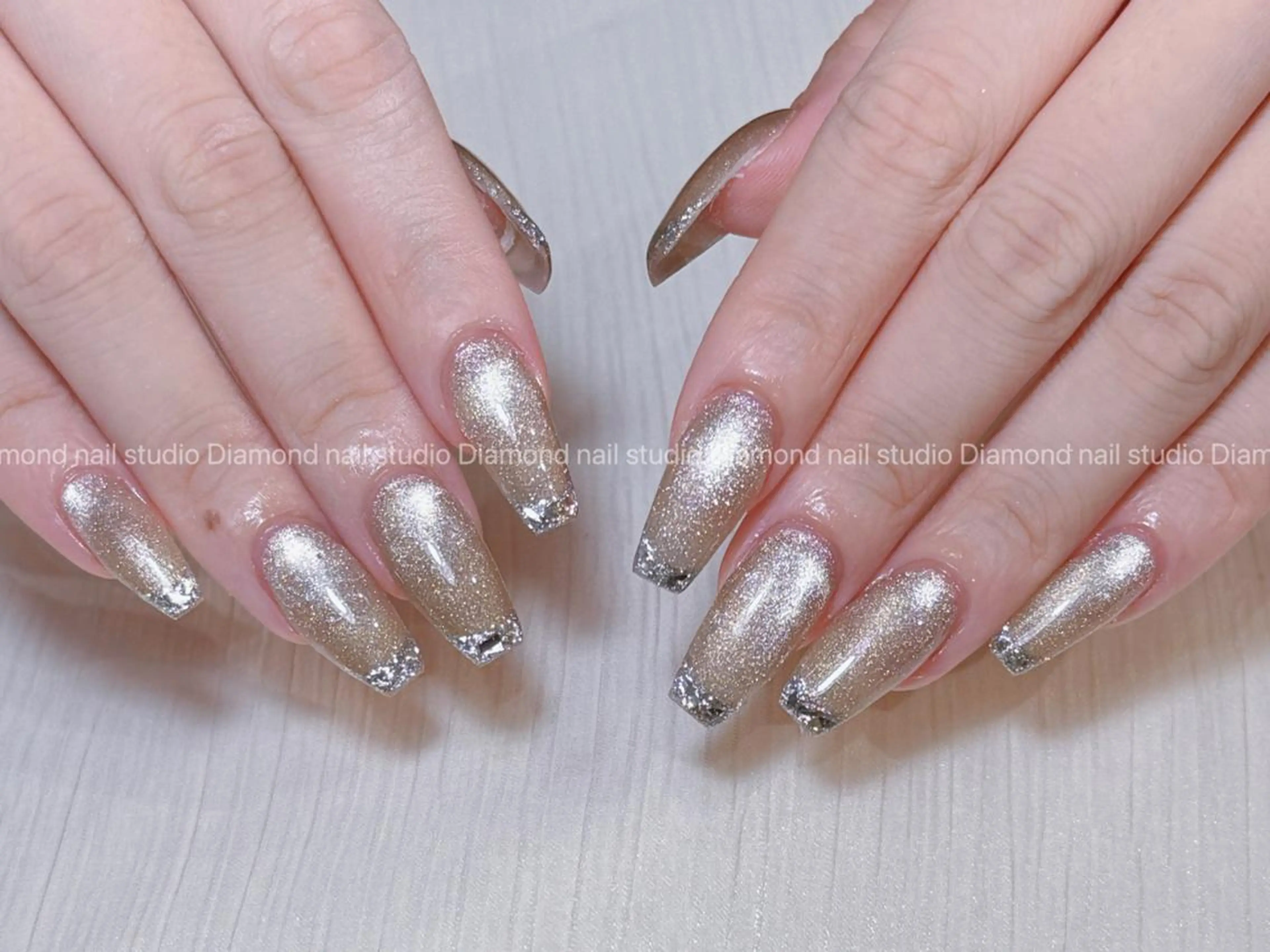 ネイル アートネイル オーロラネイル ガーリー キラキラネイル マグネットネイル ハンドネイル ハンドケア Plenty 💞のネイルデザイン