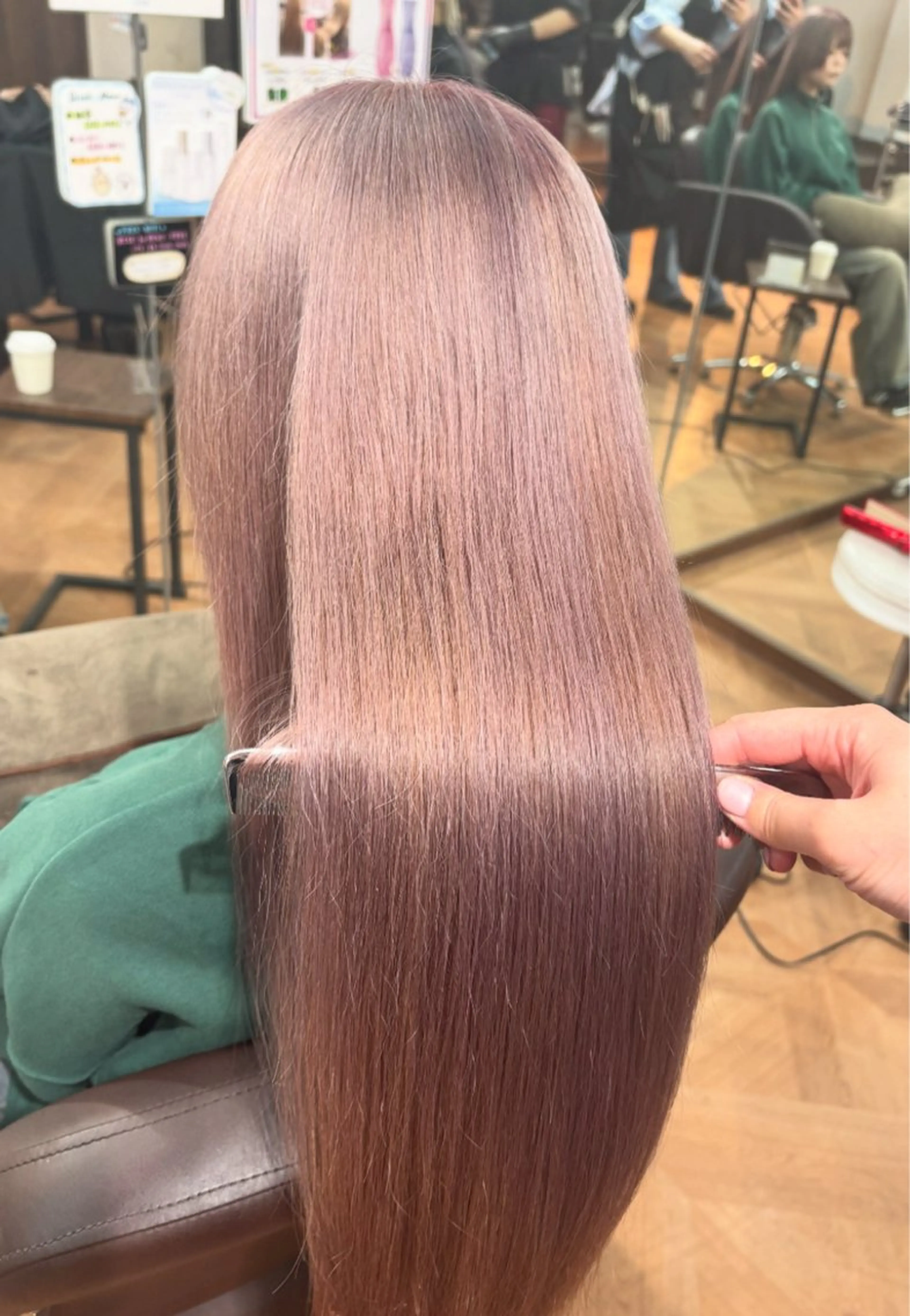 カラー 髪質改善カラー｜ レイヤー｜小寺 葵のヘアスタイル