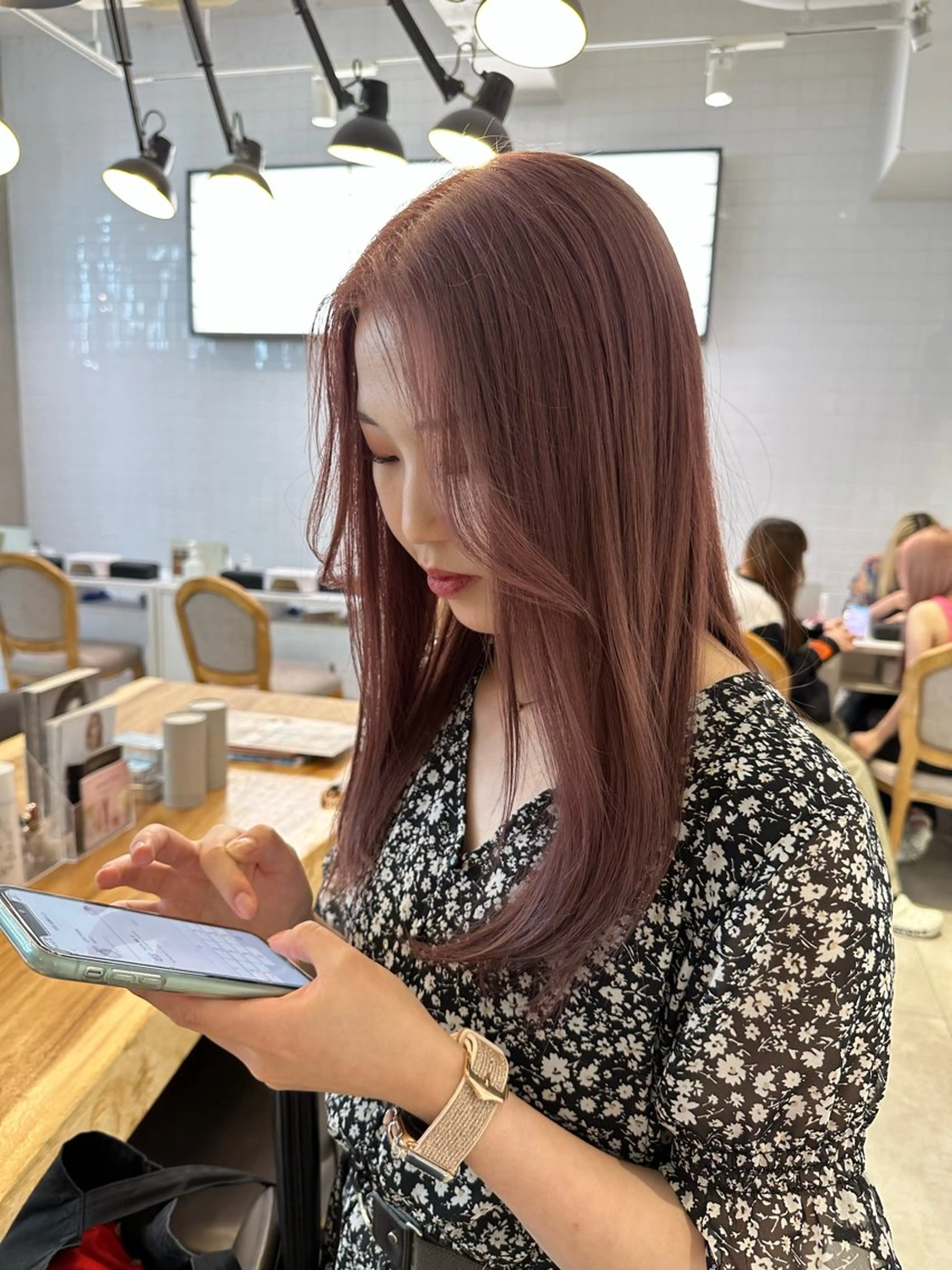 セミロング ヘアカラー 韓国ヘアメンズ・レデ ィース特化ミクのヘアスタイル