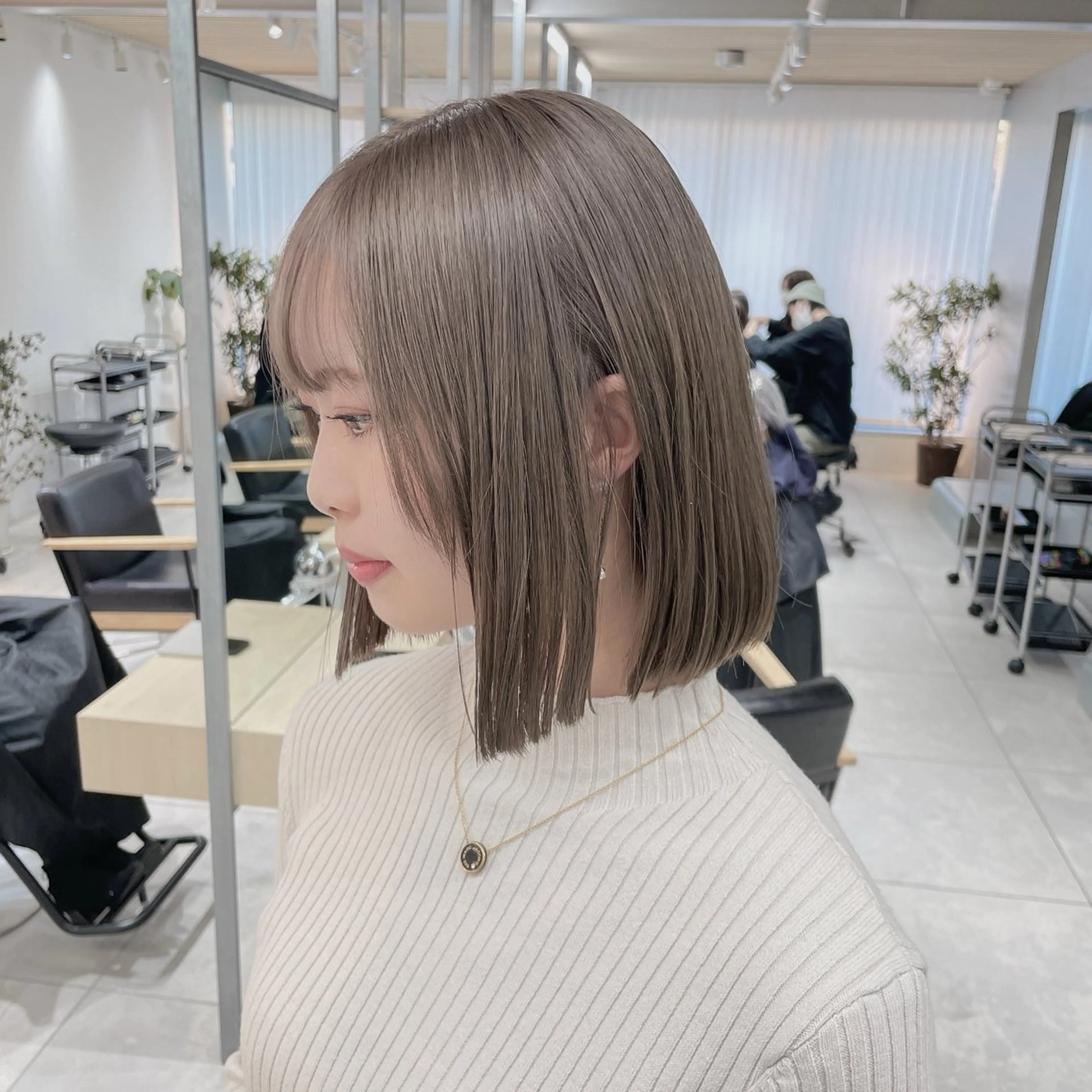 ショート ヘアカラー トリートメント ヘッドスパ ヘアセット 透明感/グレージュ/ ミルクティー/ユウトのヘアスタイル